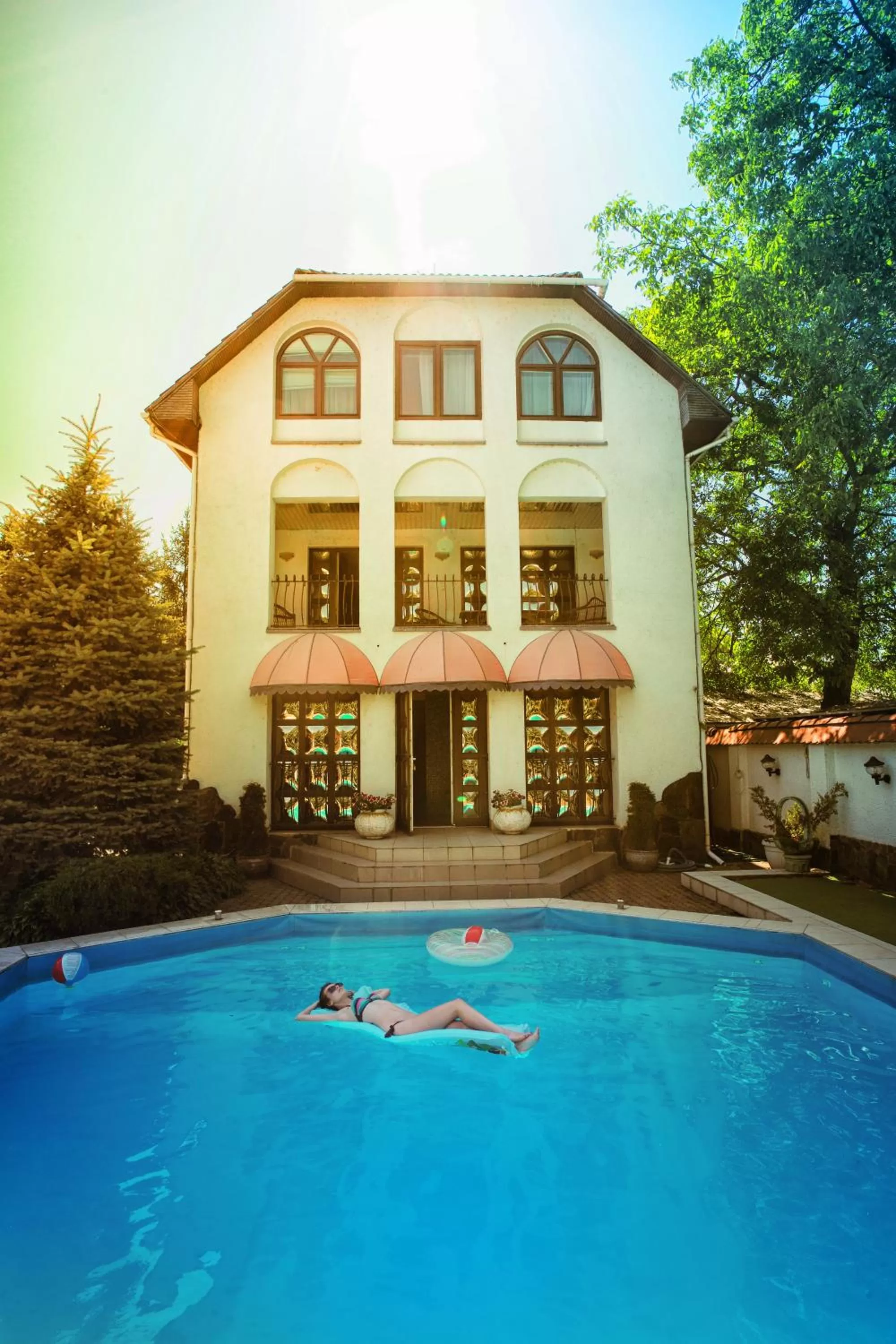Swimming pool in Eduard Hotel