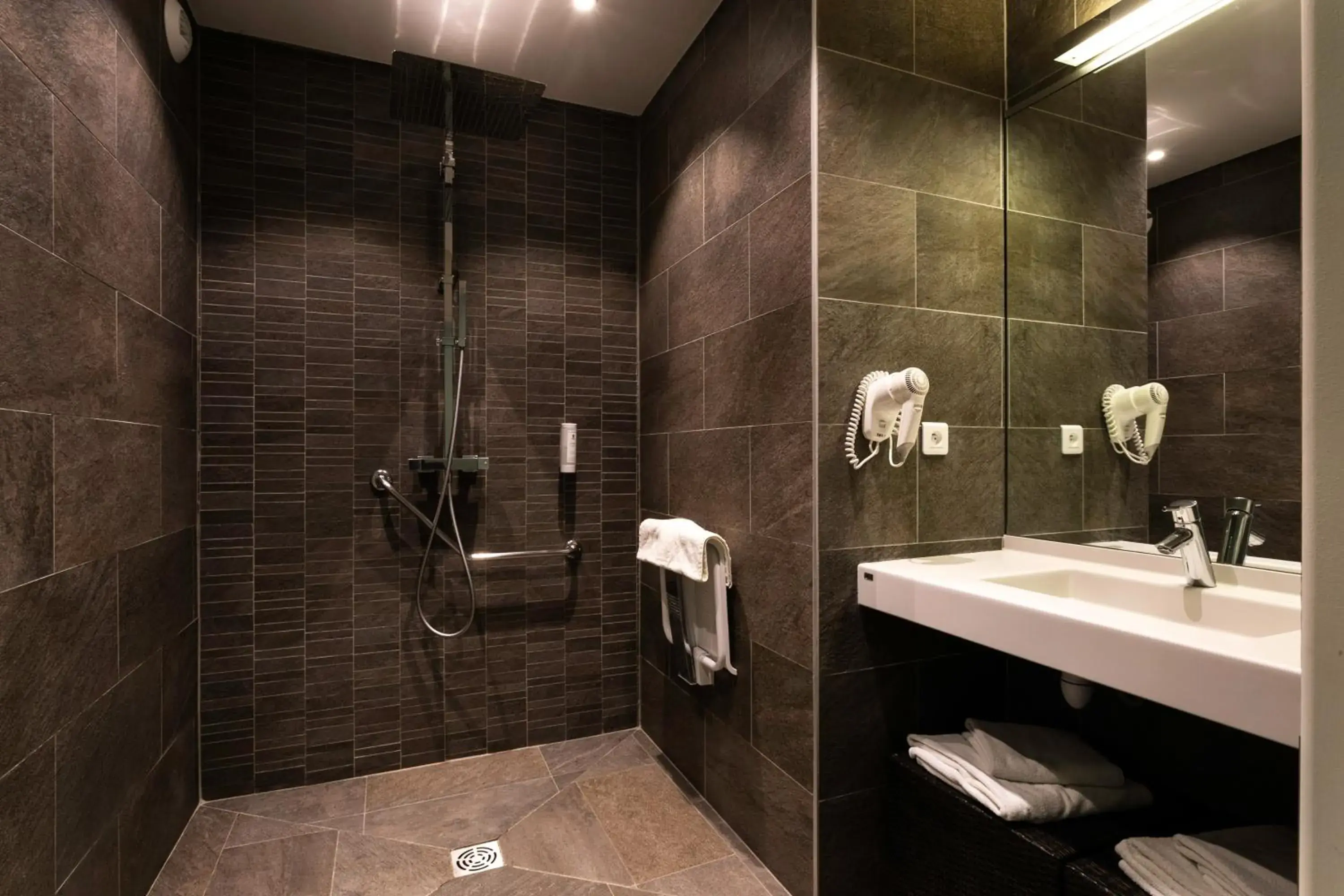 Bathroom in Best Western Sevan Parc Hotel