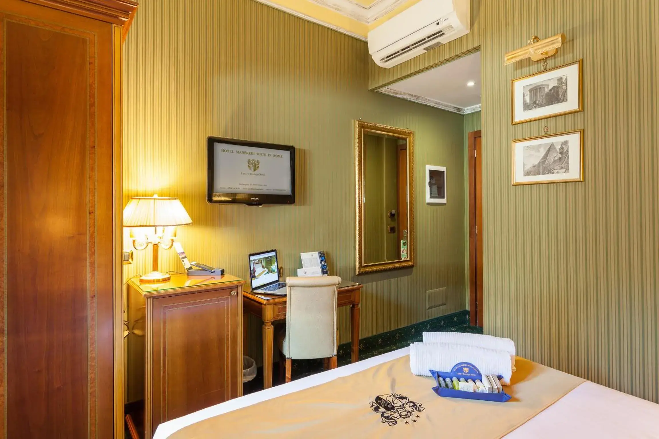 Bedroom in Hotel Manfredi Suite In Rome
