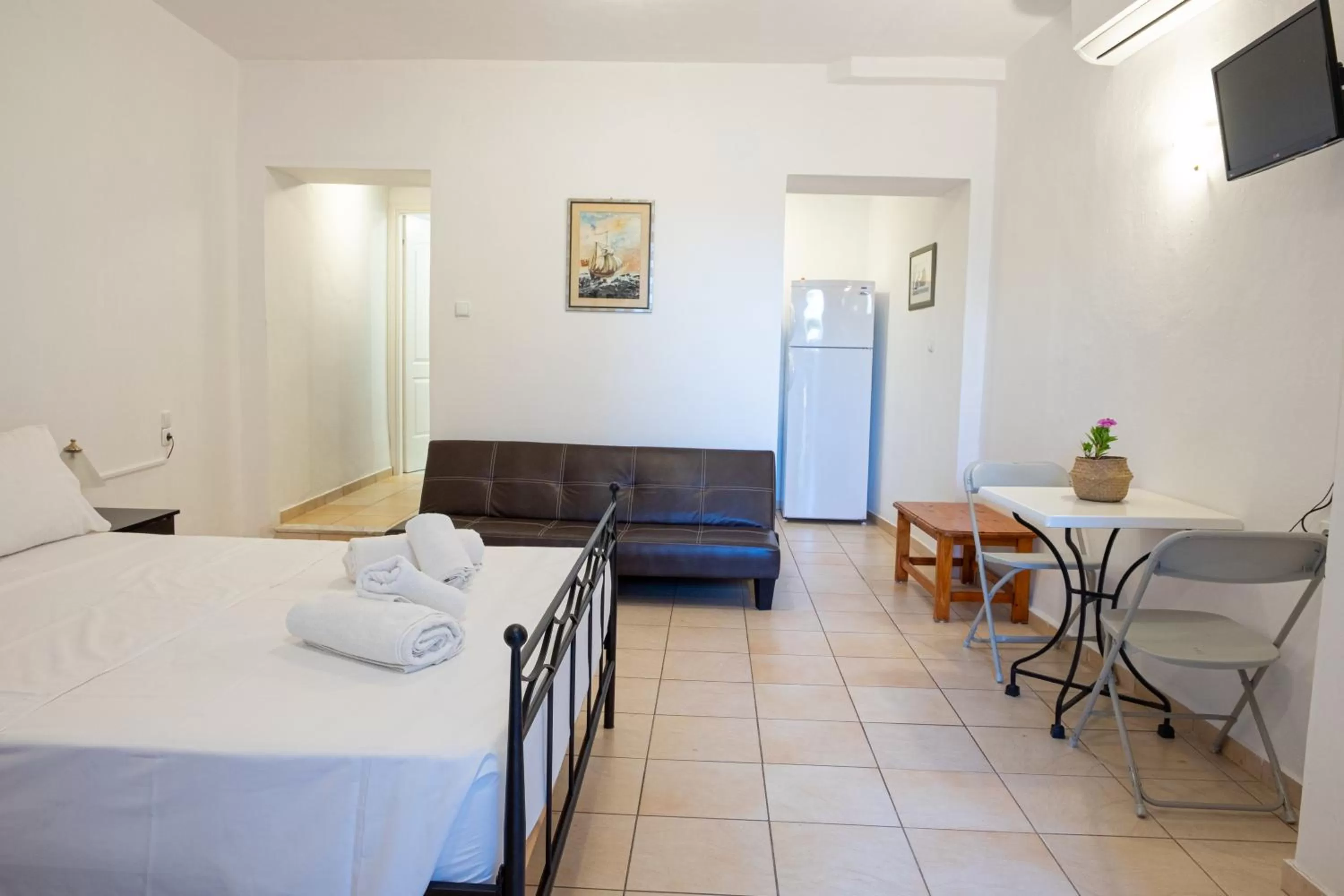 Bed in Polydoros Appartments