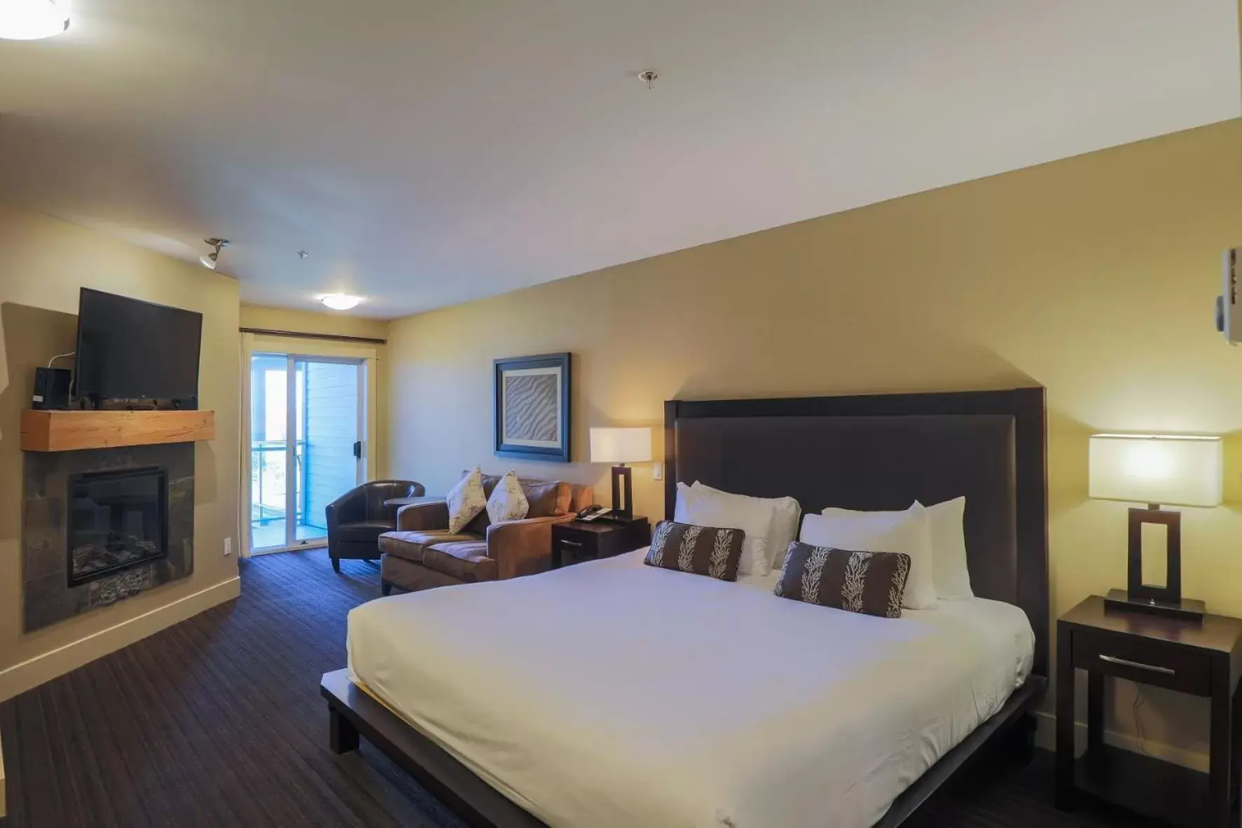 Photo of the whole room, Bed in Pacific Shores Resort & Spa