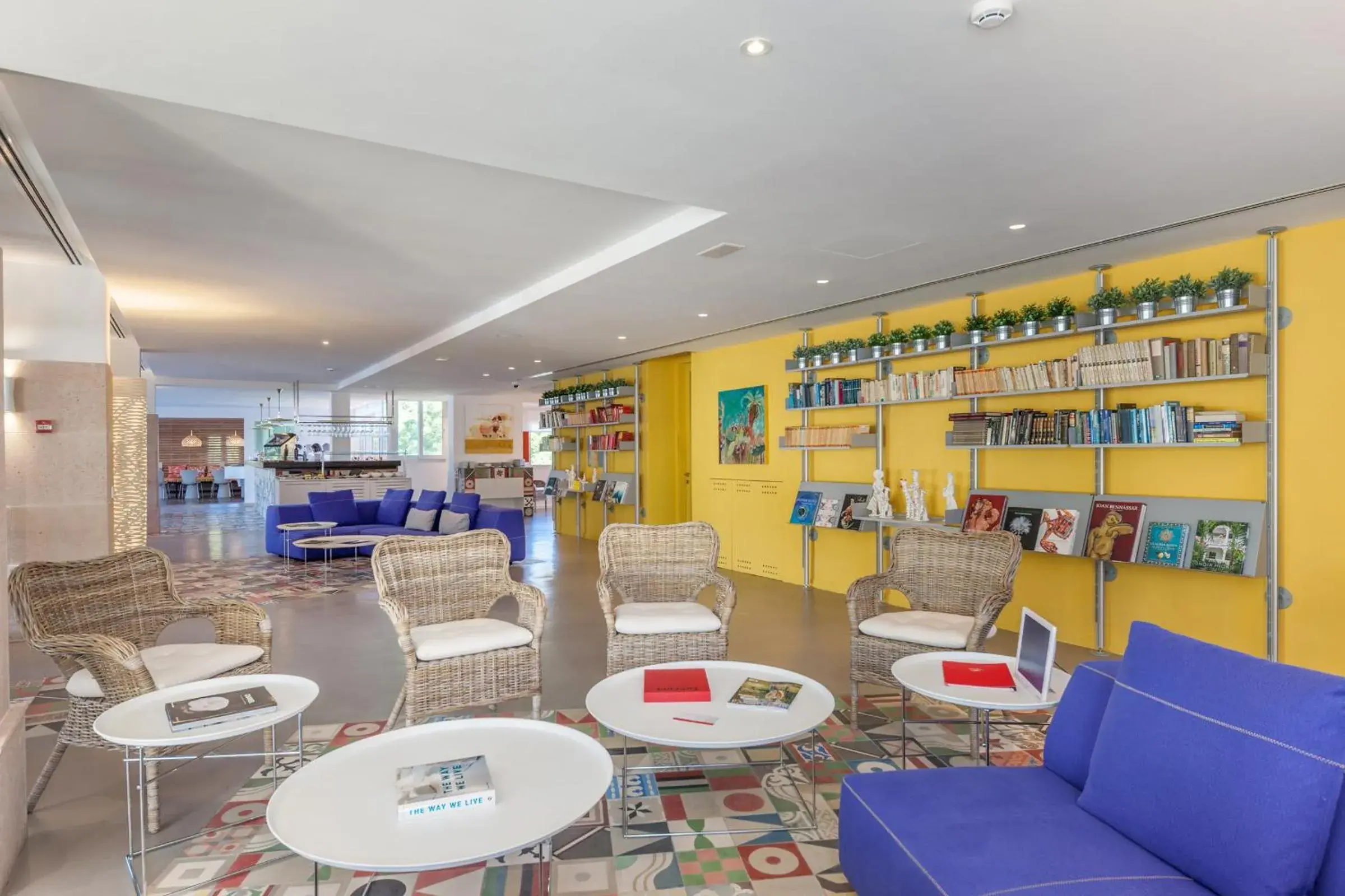 Library, Lounge/Bar in Hotel Cala Sant Vicenc - Adults Only