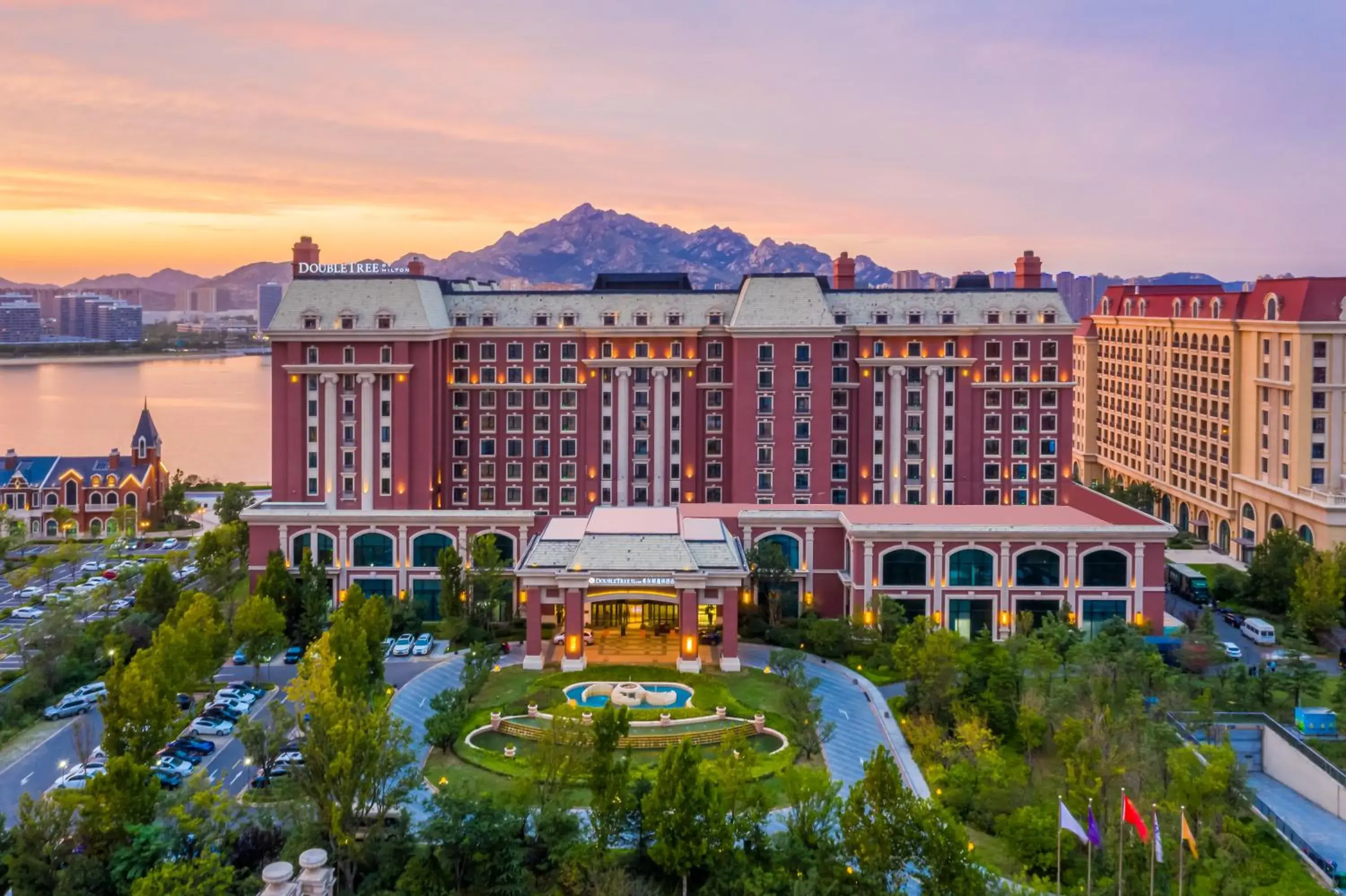 Property building in Doubletree By Hilton Qingdao Oriental Movie Metropolis Property building in Doubletree By Hilton Qingdao Oriental Movie Metropolis