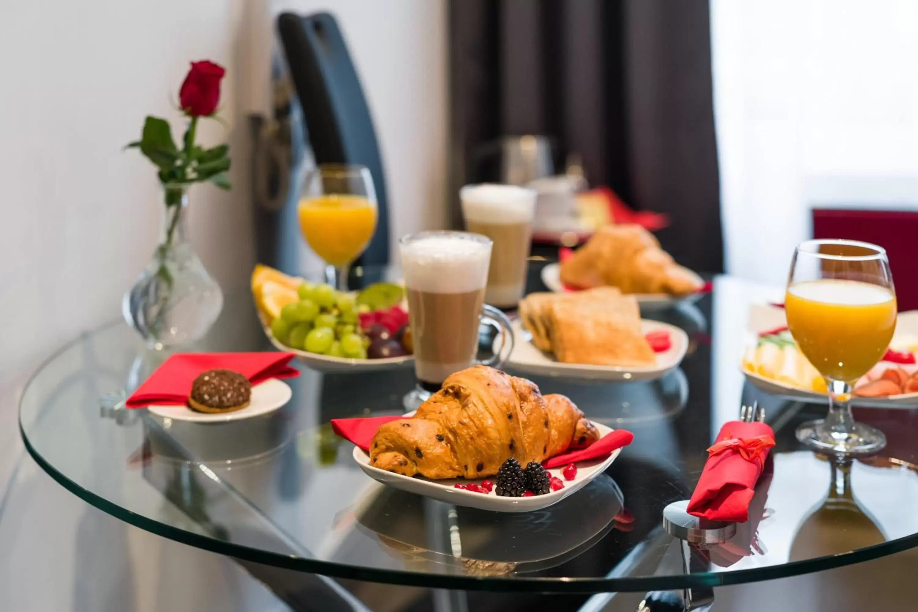 Food and drinks in Komorowski Luxury Guest Rooms Food and drinks in Komorowski Luxury Guest Rooms
