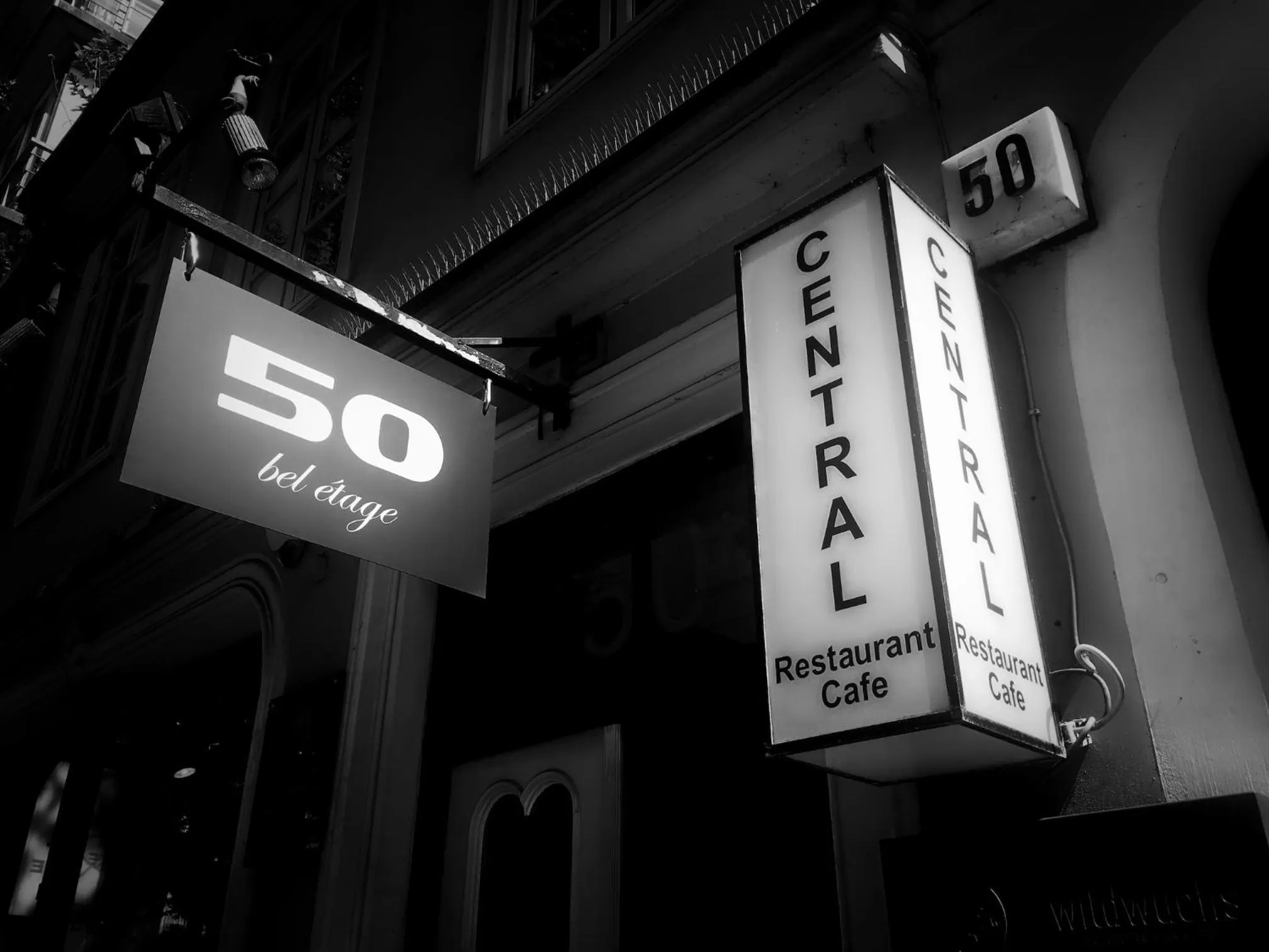 Facade/entrance in Central Hotel bel étage
