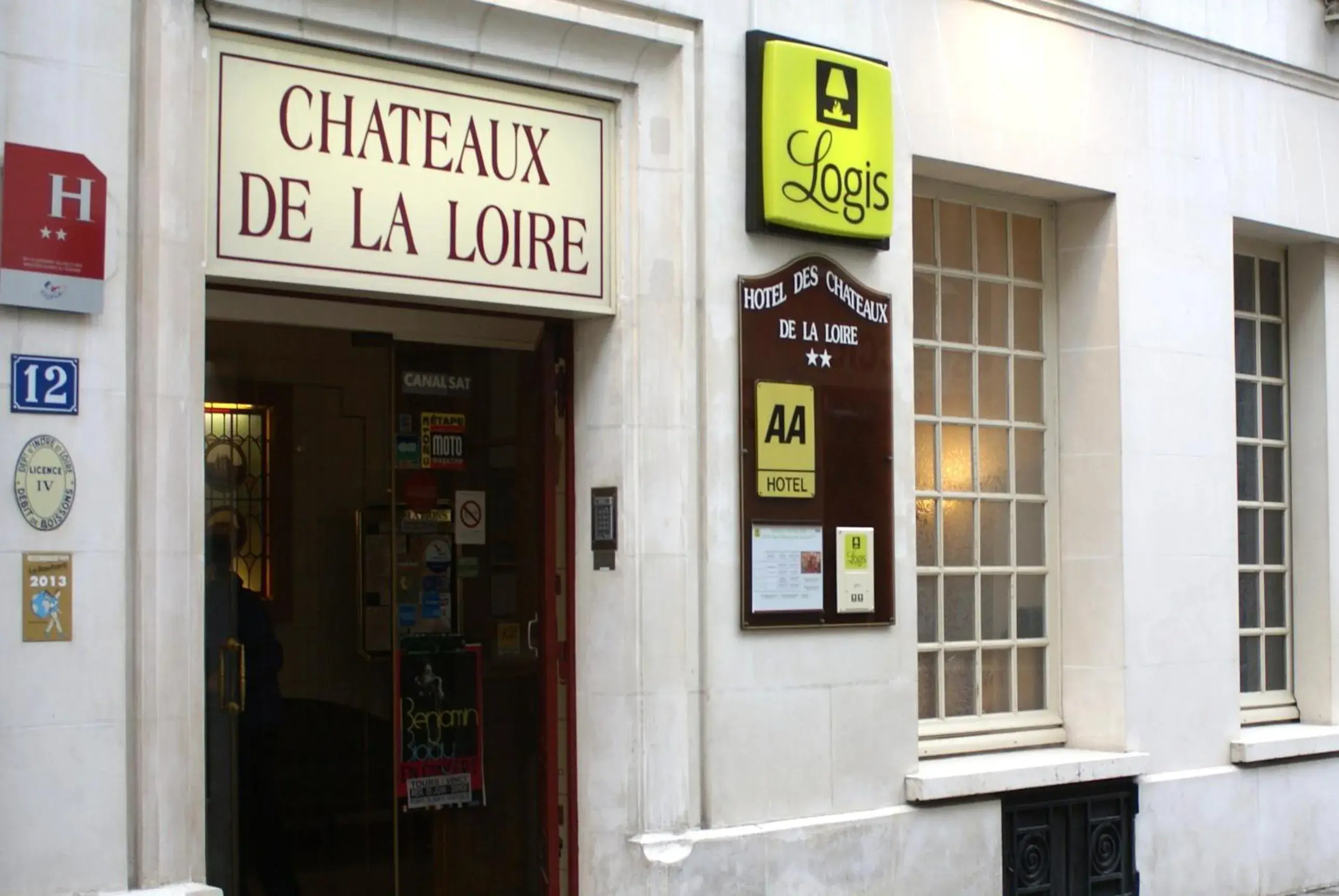 Facade/entrance in Logis Hôtel Des Châteaux De La Loire