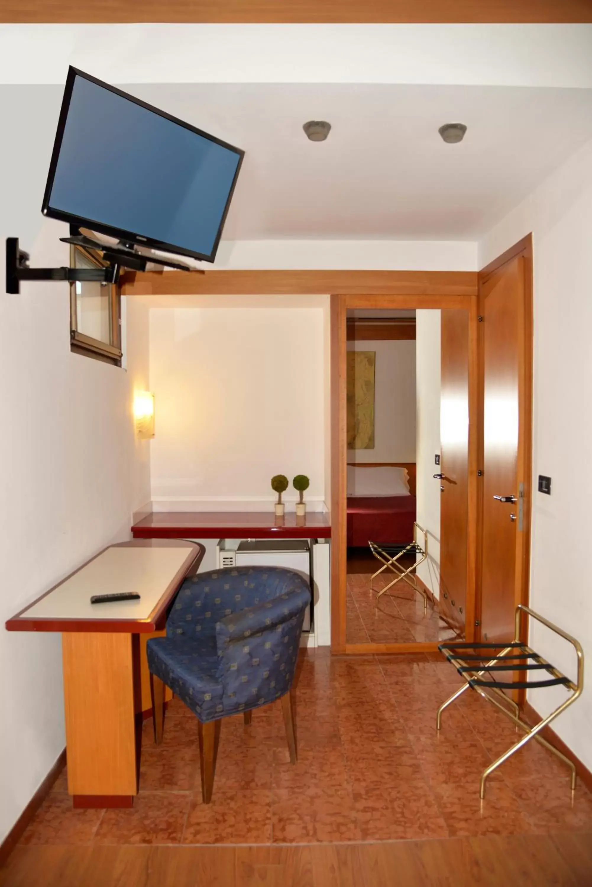 TV and multimedia, TV/Entertainment Center in Hotel Giotto