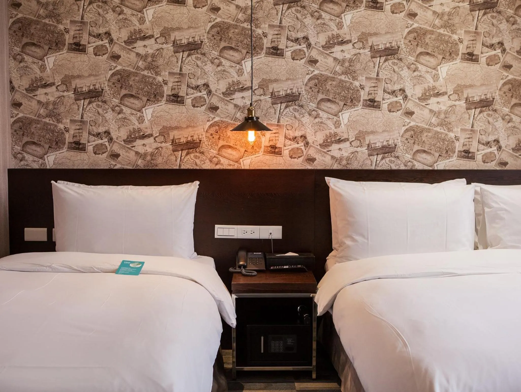 Bedroom, Bed in Khan Hotel