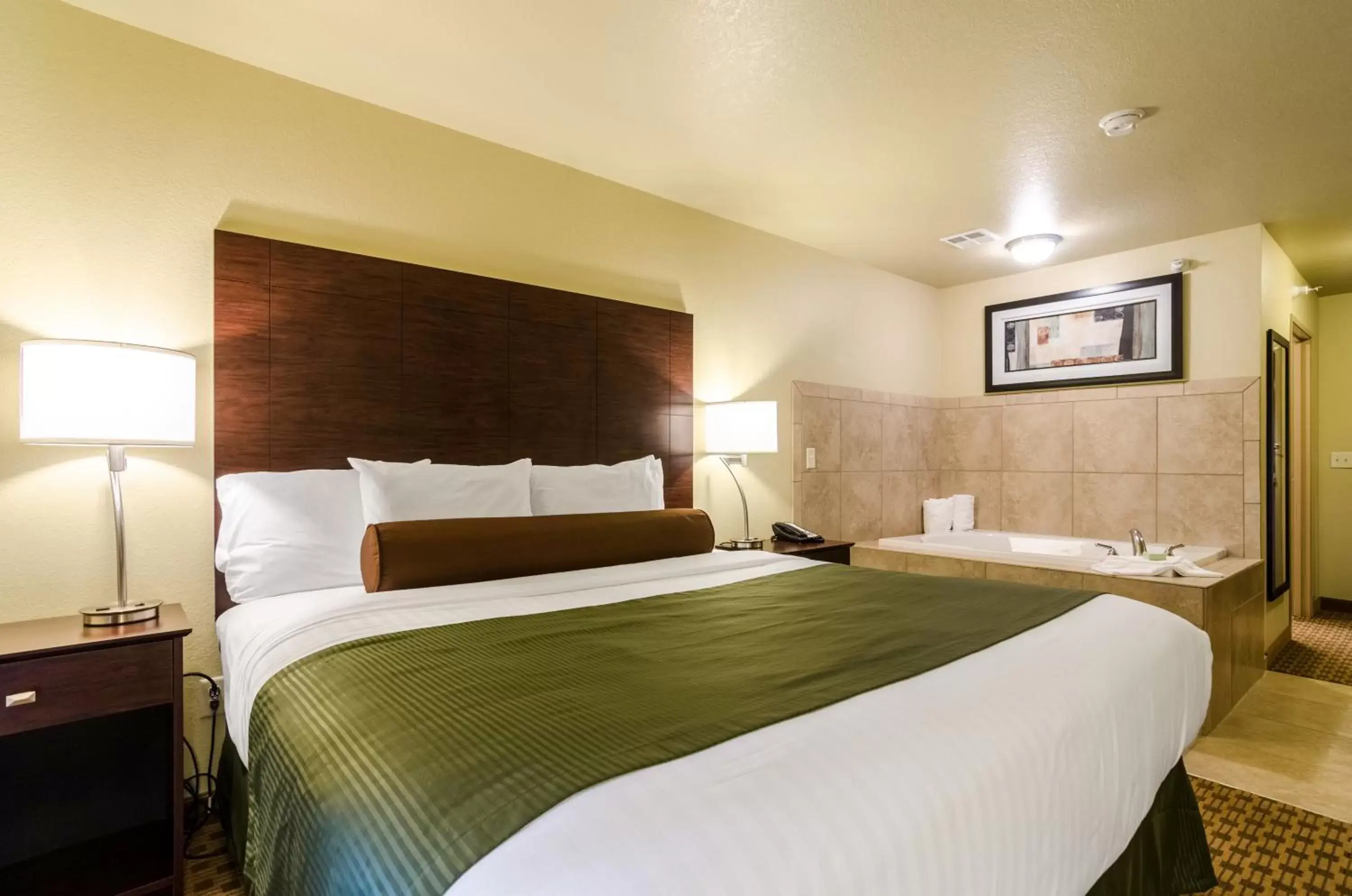 Bed in Cobblestone Inn & Suites - Corry