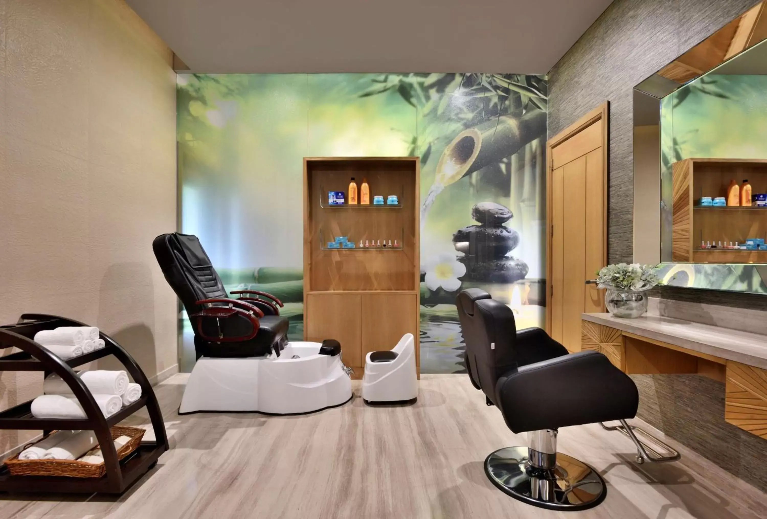 Spa and wellness centre/facilities in Radisson Noida