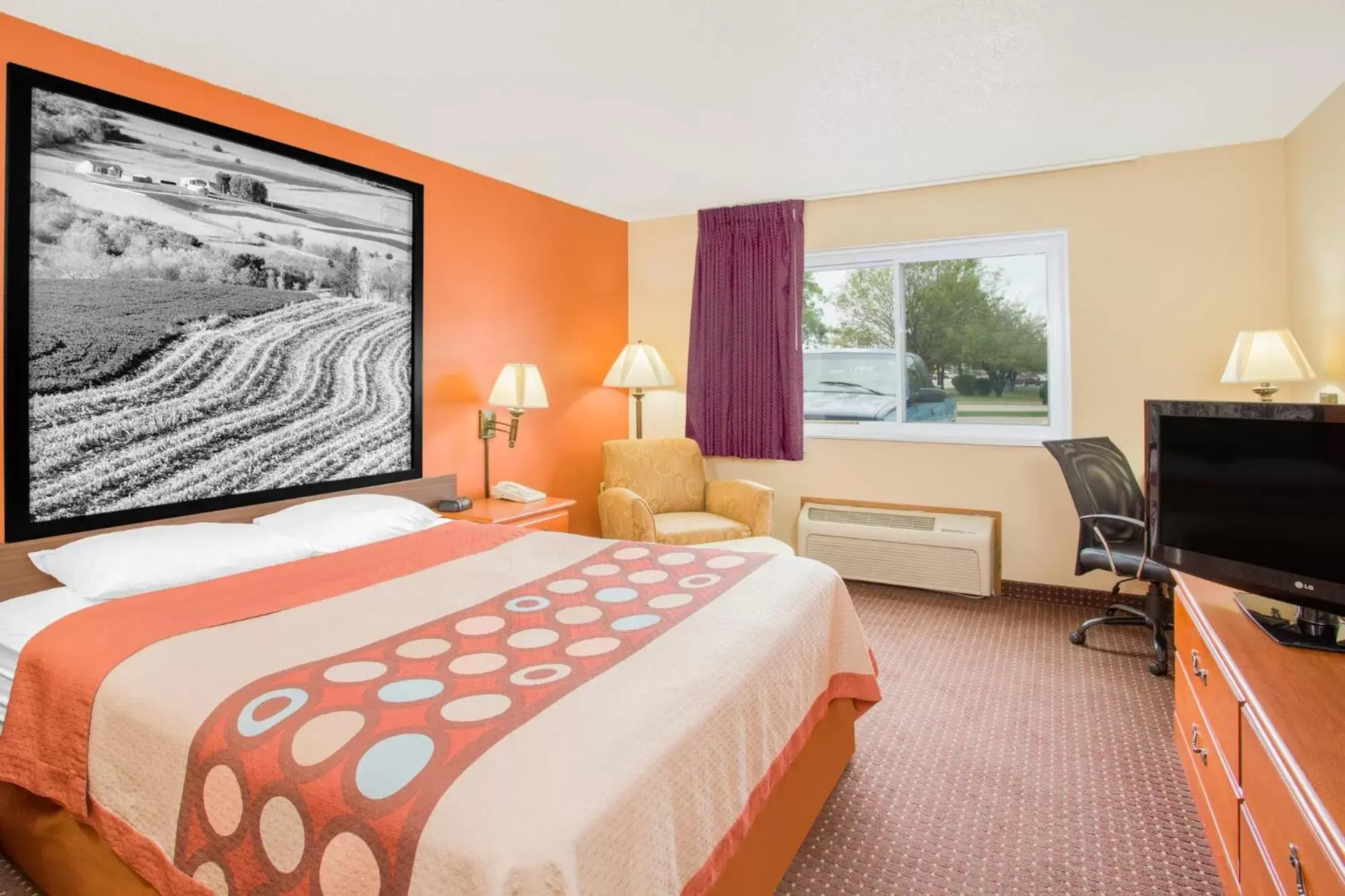 Guests, Bed in Super 8 by Wyndham Waverly