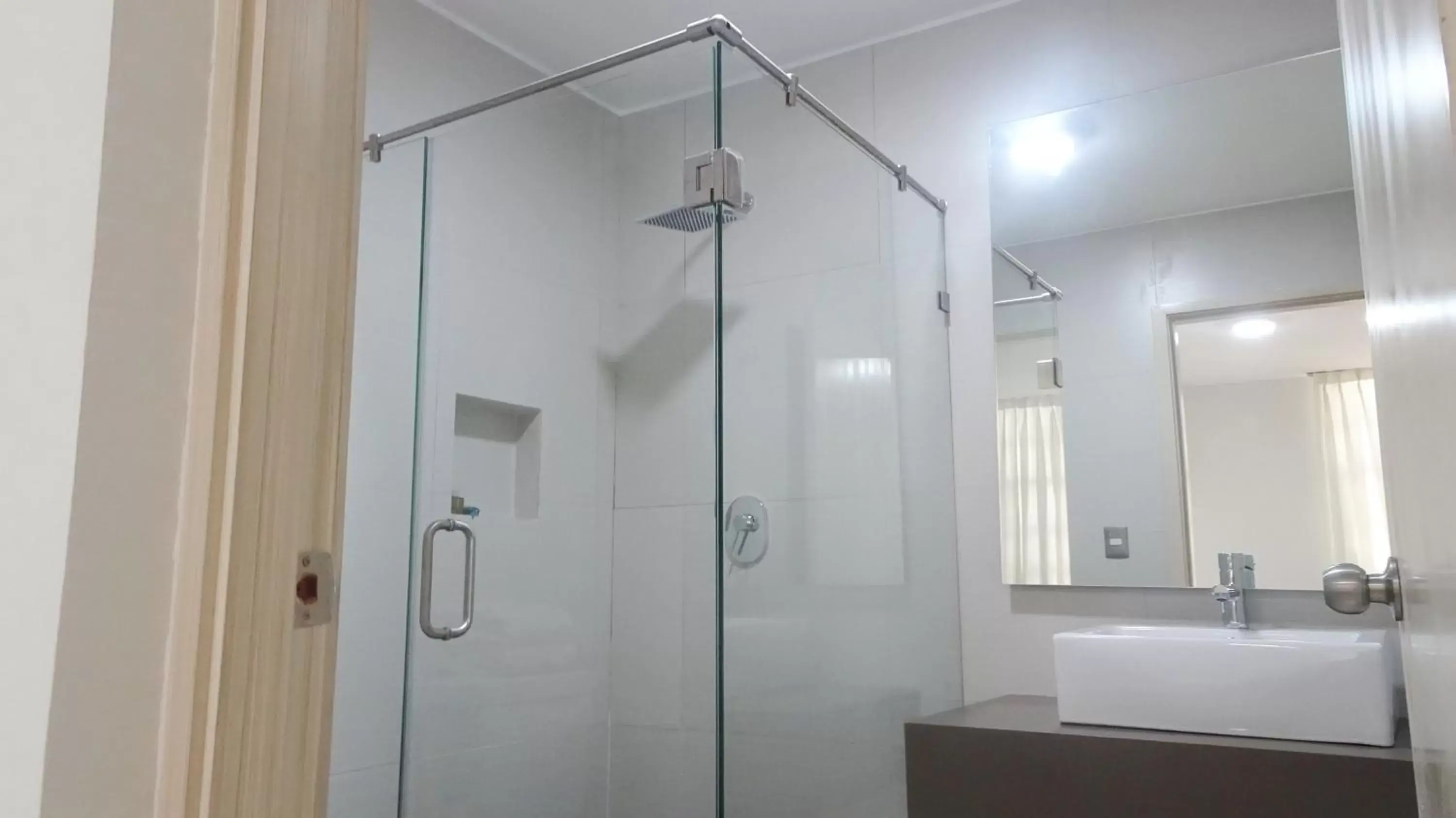 Shower, Bathroom in Suites San Luis