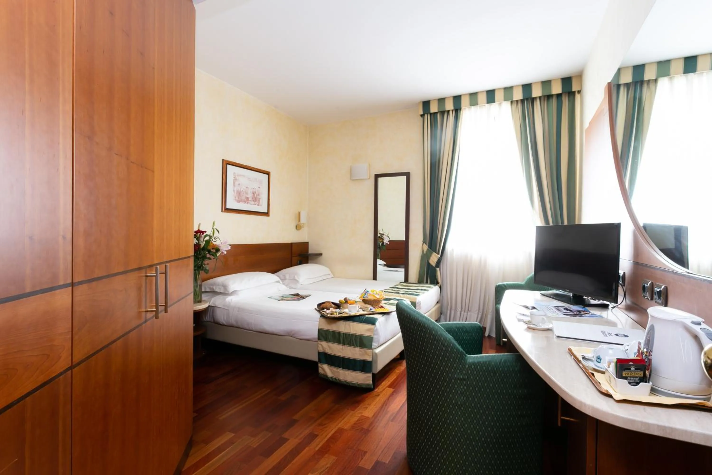 Photo of the whole room, Bed in Hotel Mirage Sure Hotel Collection by Best Western