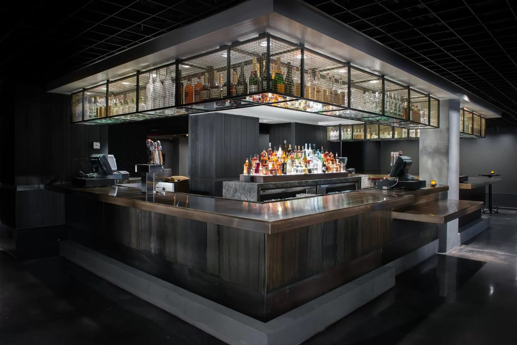 Lounge or bar in Omni Houston Hotel