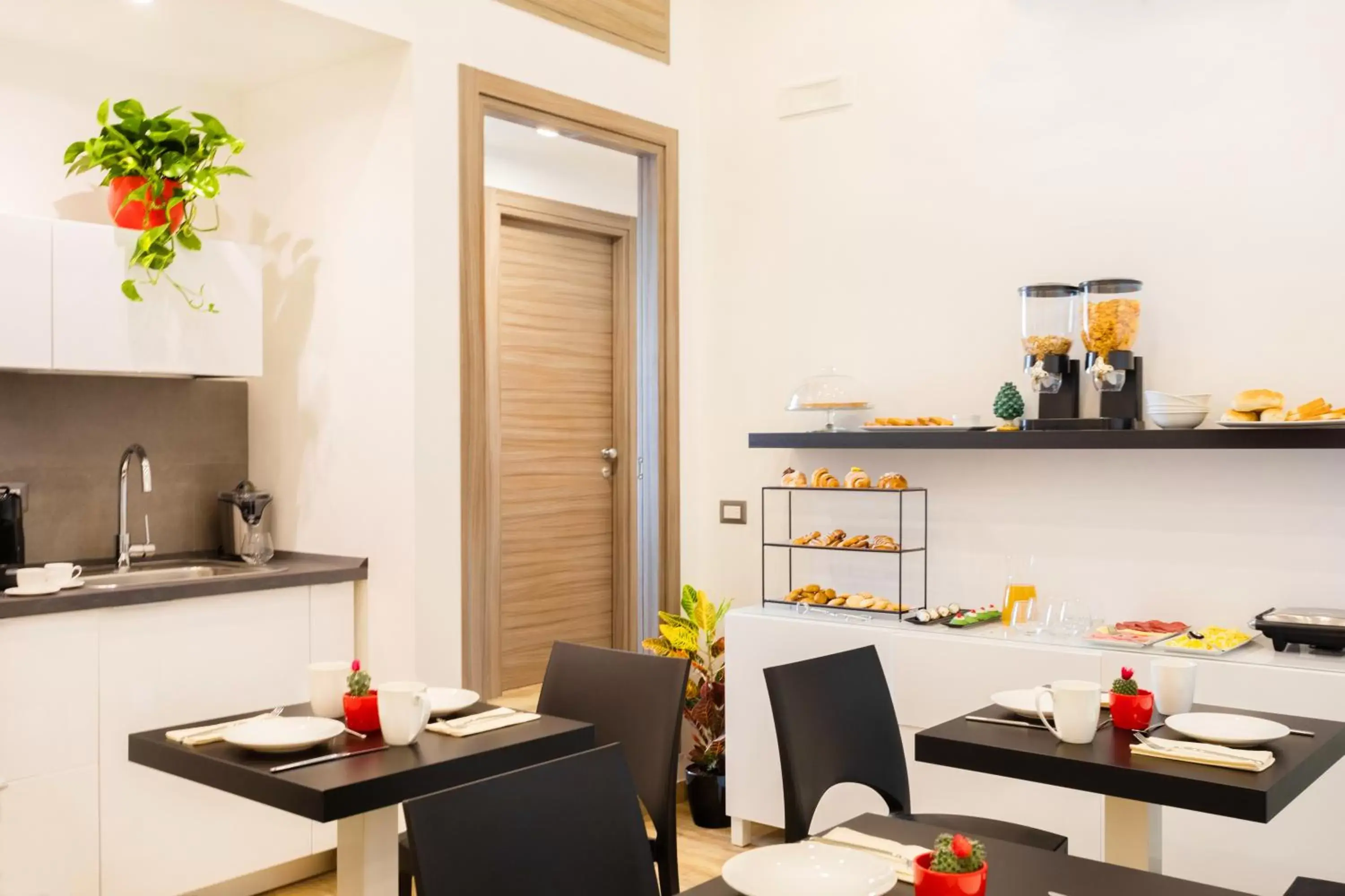 Coffee/tea facilities, Restaurant/Places to Eat in Lighea aqua suites and breakfast