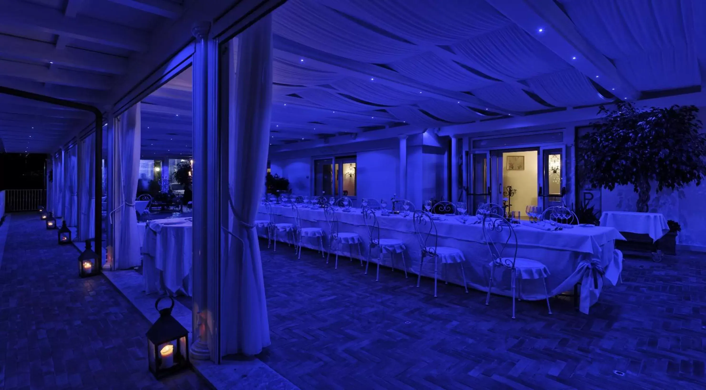 Patio, Banquet Facilities in Hotel Villa Poseidon & Events