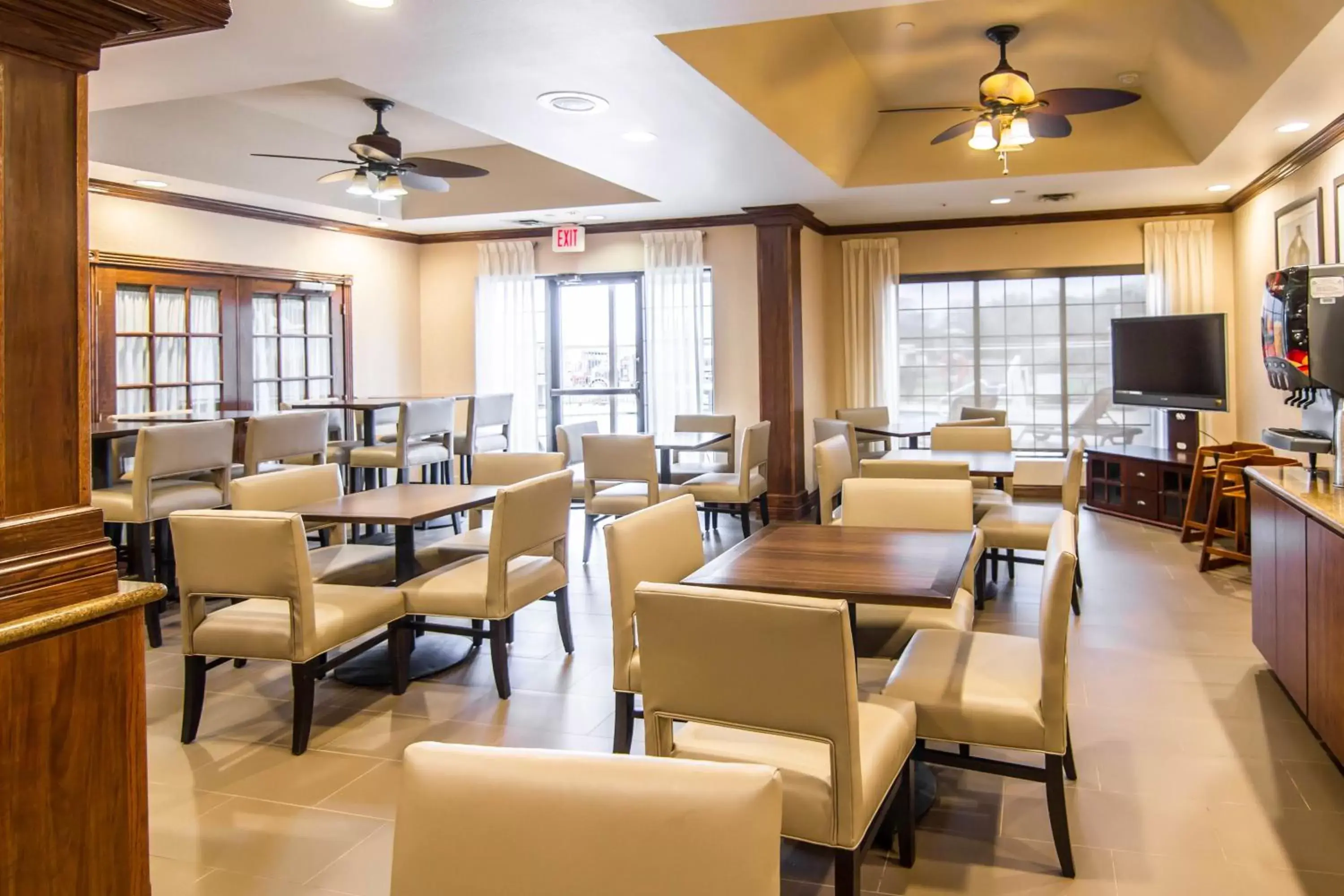 Dining area, Restaurant/Places to Eat in Comfort Suites Marshall