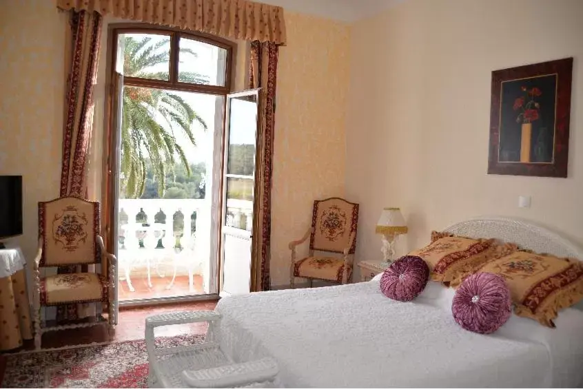 Superior Suite (4 Adultes) with Balcony and Sea View in Le Château de Mei Lese