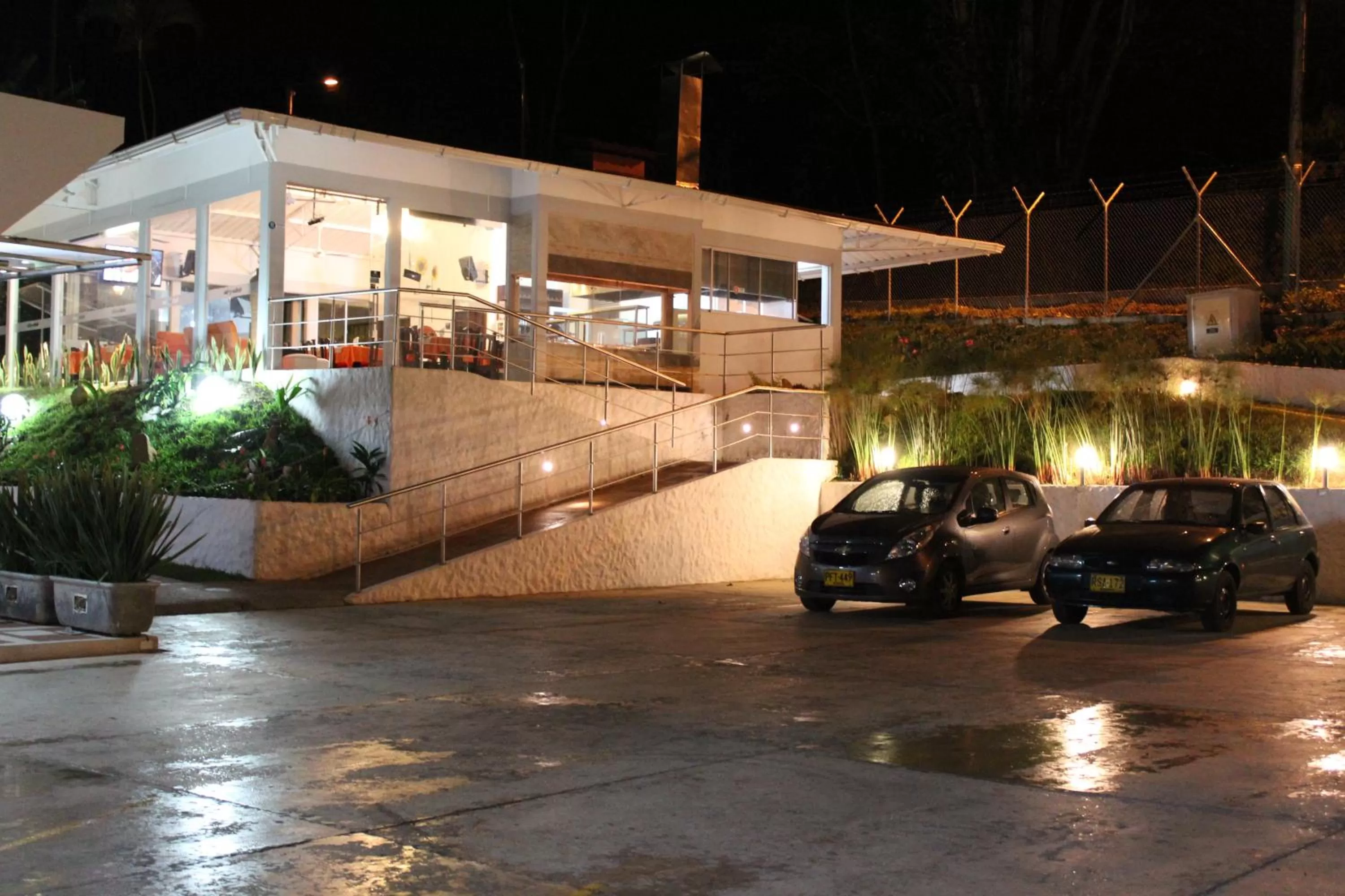 Restaurant/places to eat in Sky Club Eco Hotel