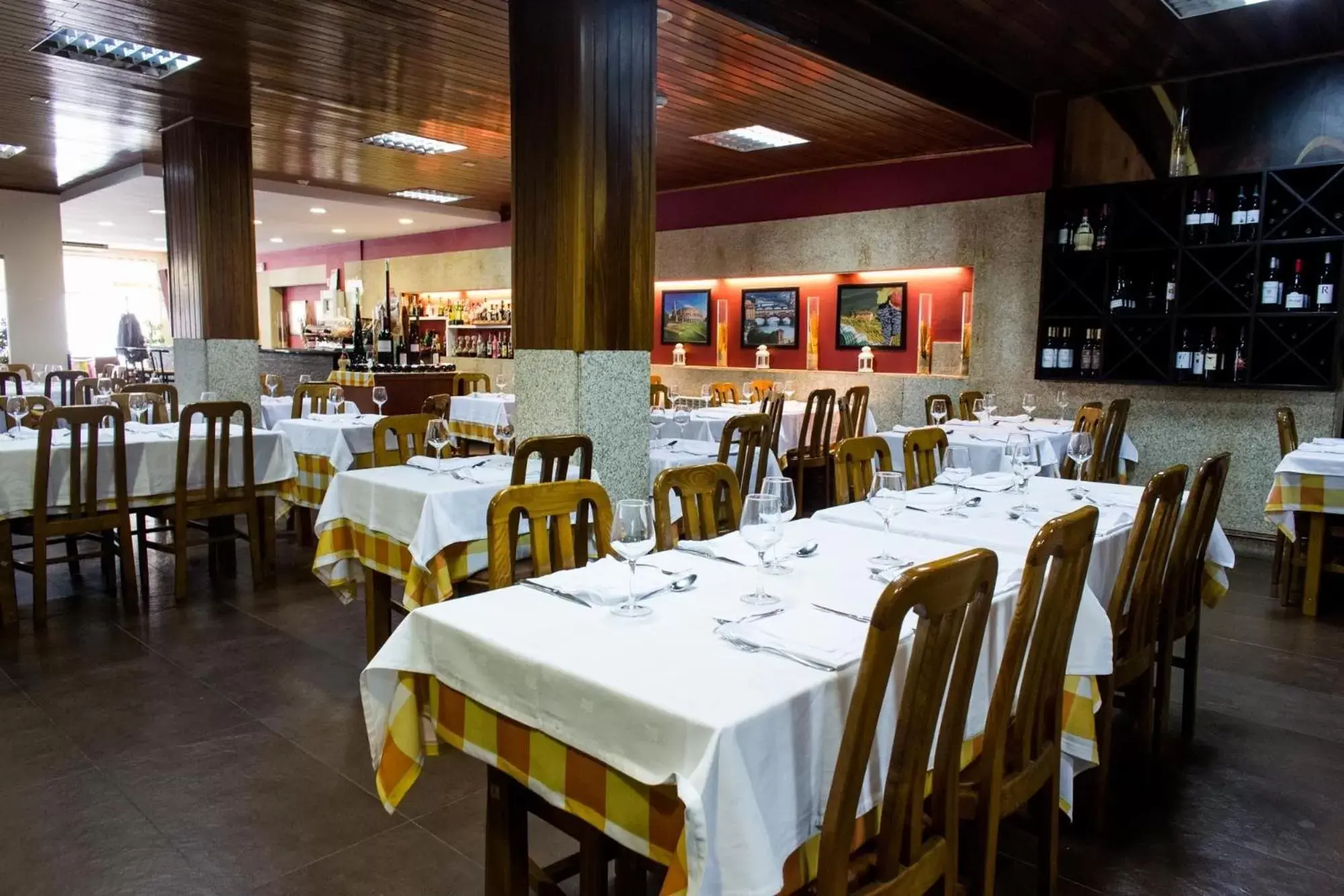 Restaurant/Places to Eat in Hotel Tulipa