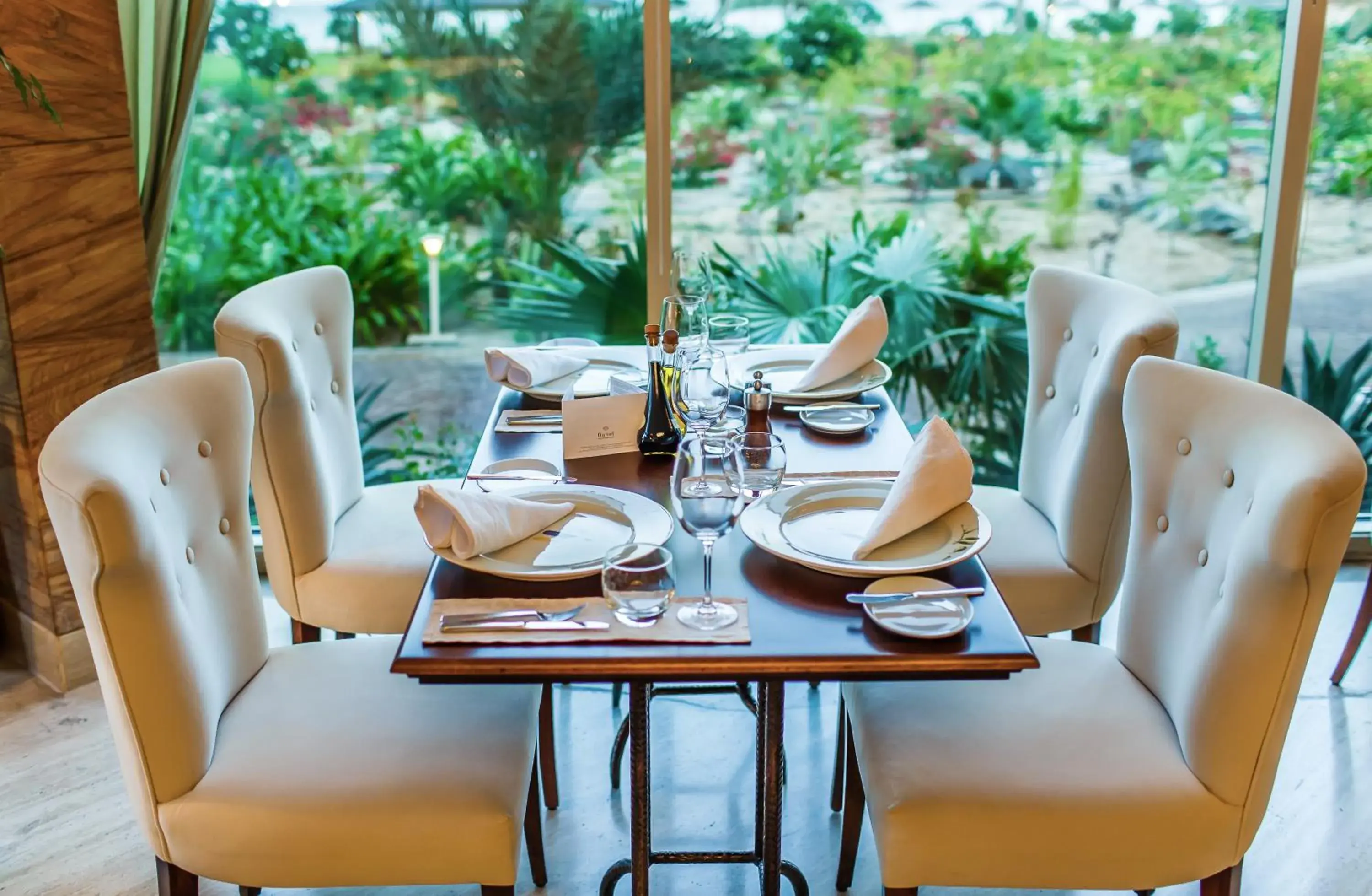 Restaurant/places to eat in Danat Jebel Dhanna Resort Restaurant/places to eat in Danat Jebel Dhanna Resort