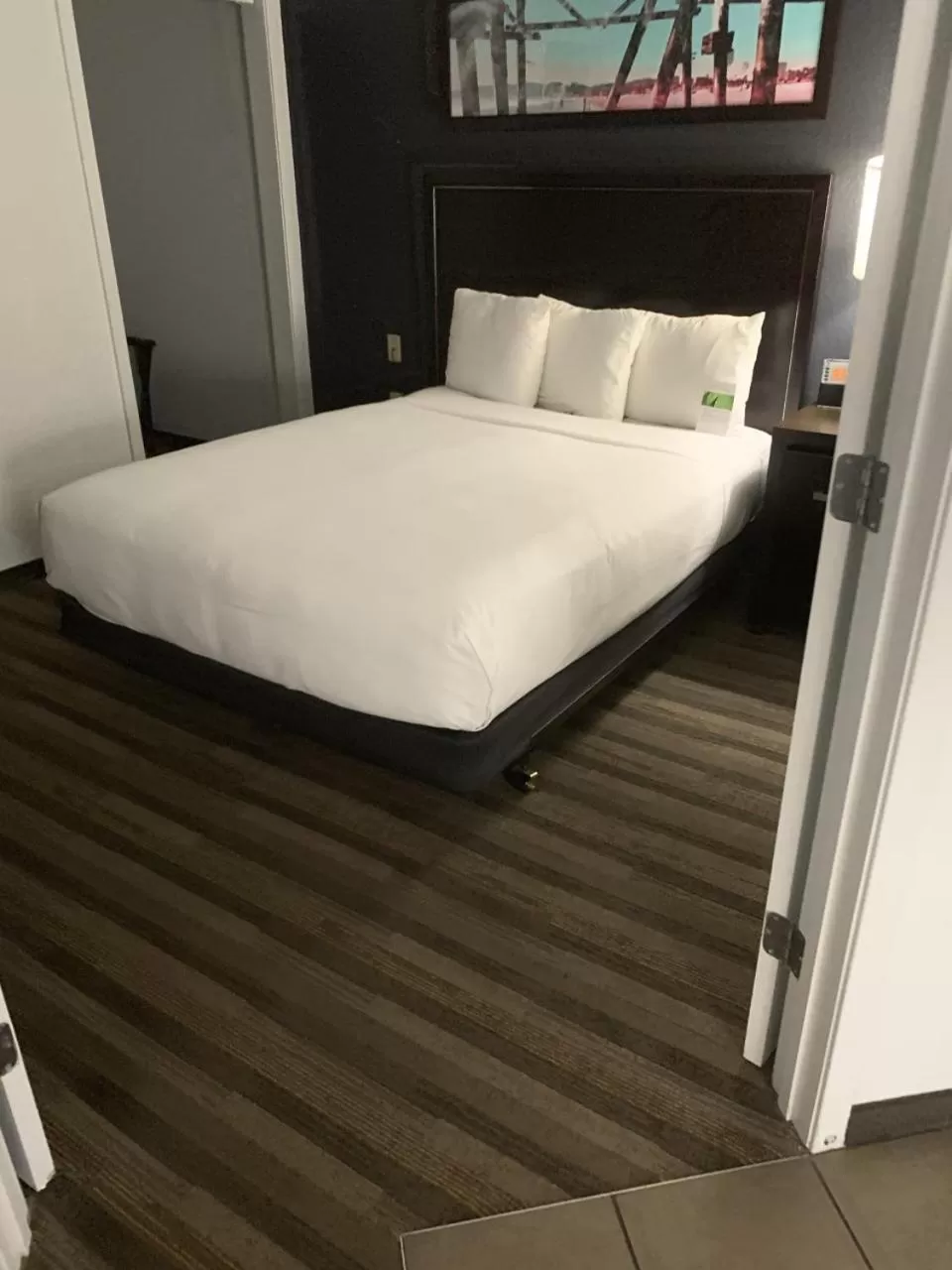 Queen Room with Roll-In Shower - Disability Access in Hyatt House LAX Manhattan Beach