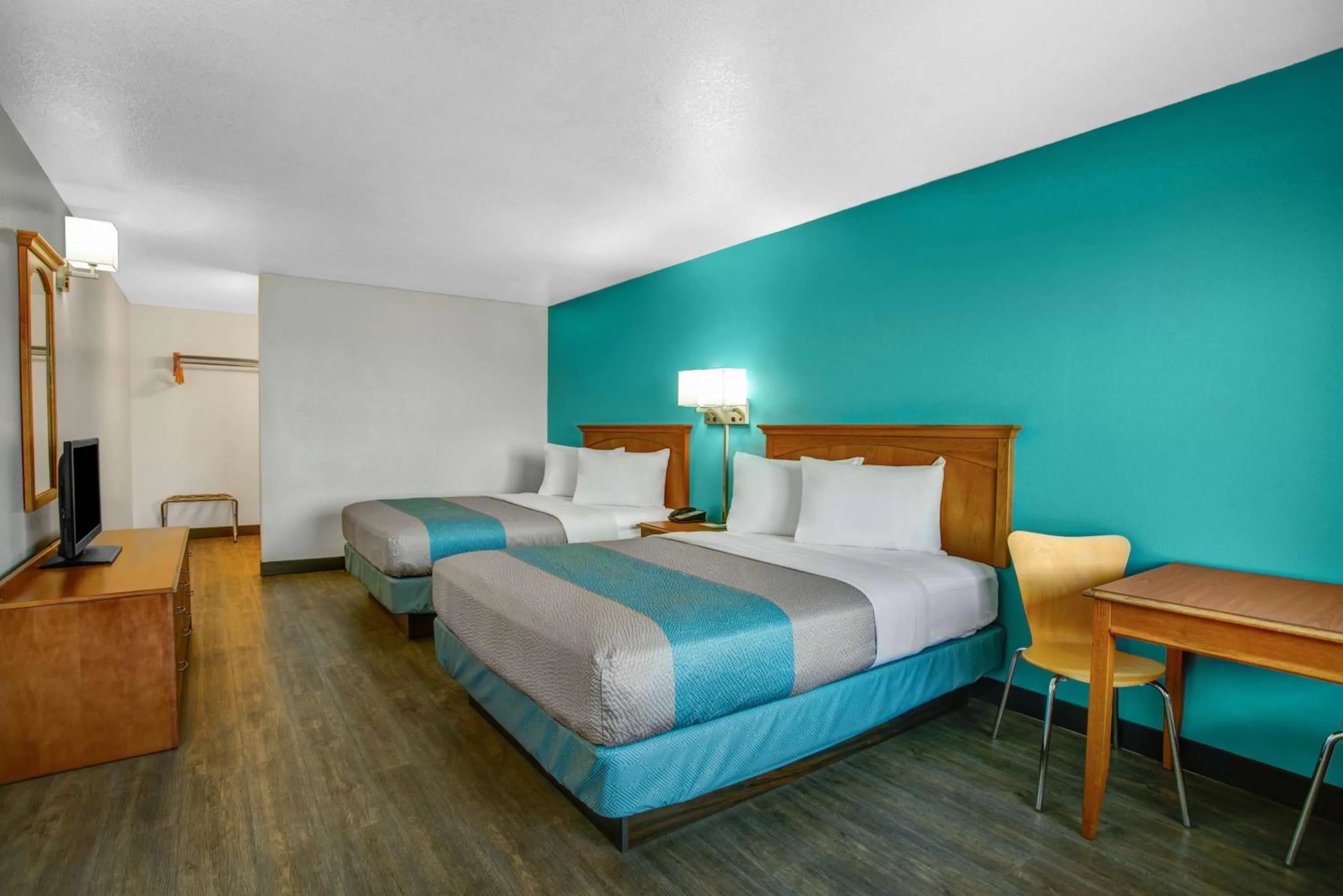 Photo of the whole room, Bed in Motel 6-Baker City, OR