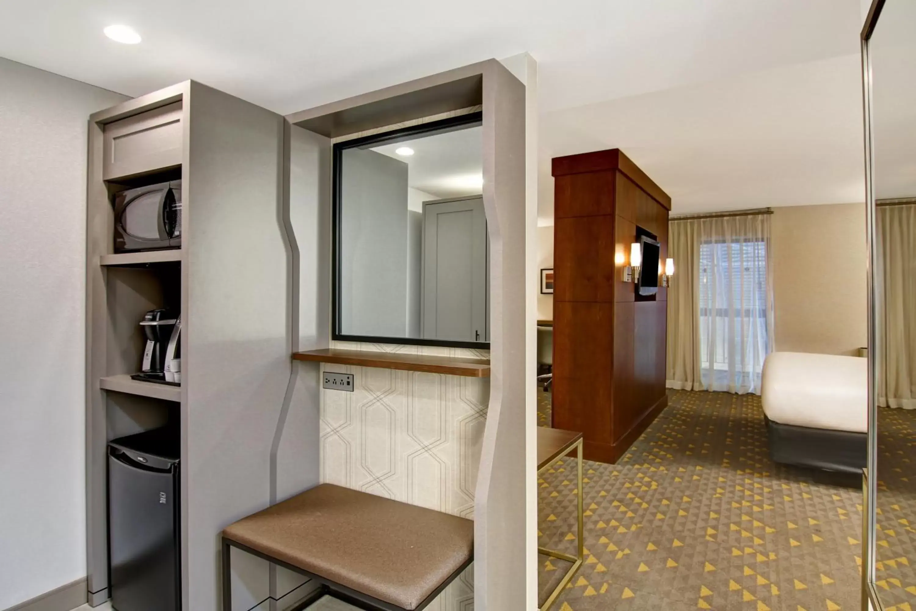 Photo of the whole room, Bathroom in Holiday Inn Oakville Centre, an IHG Hotel