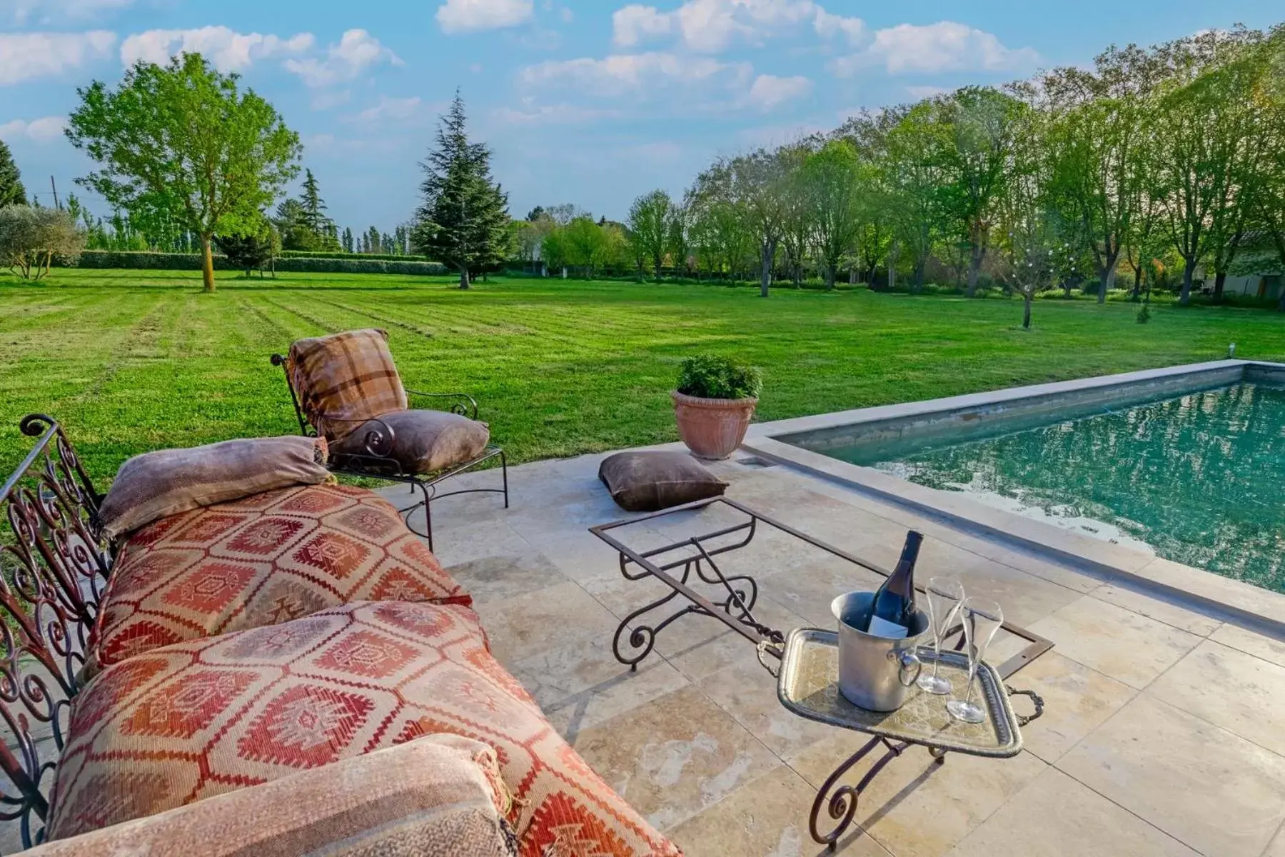 Pool view in Bastide de Bellegarde