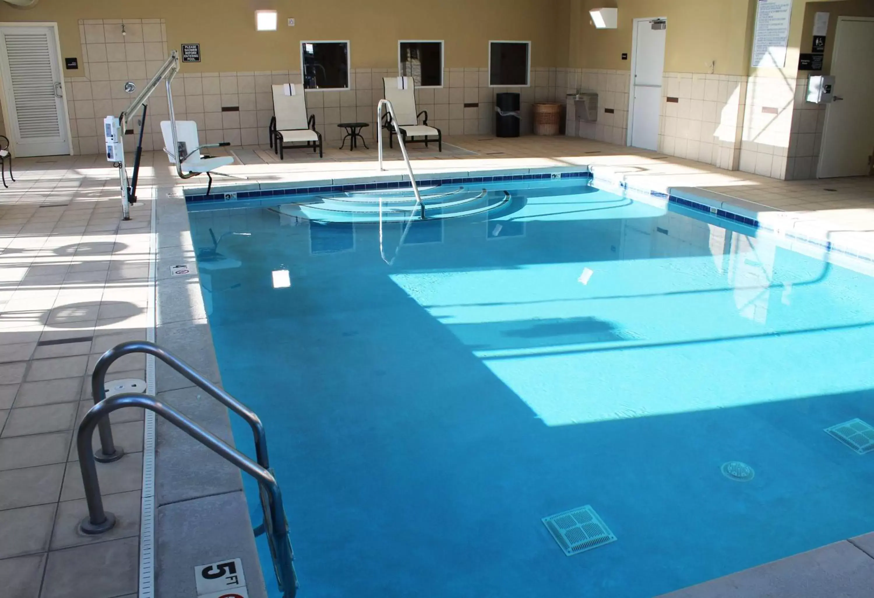 Pool view, Swimming Pool in Hampton Inn & Suites Charlotte-Airport