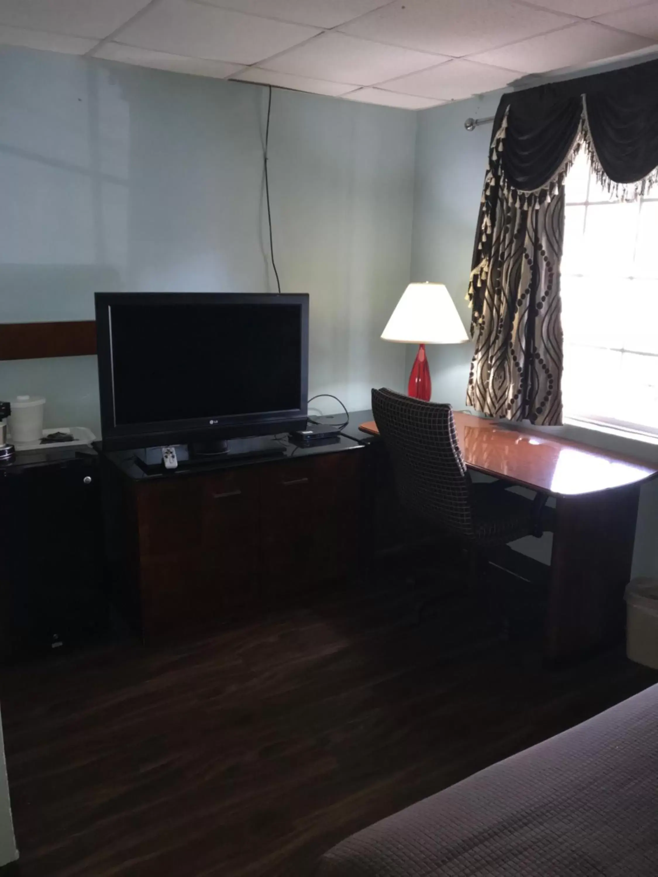 TV/Entertainment Center in Winton Inn & Suites