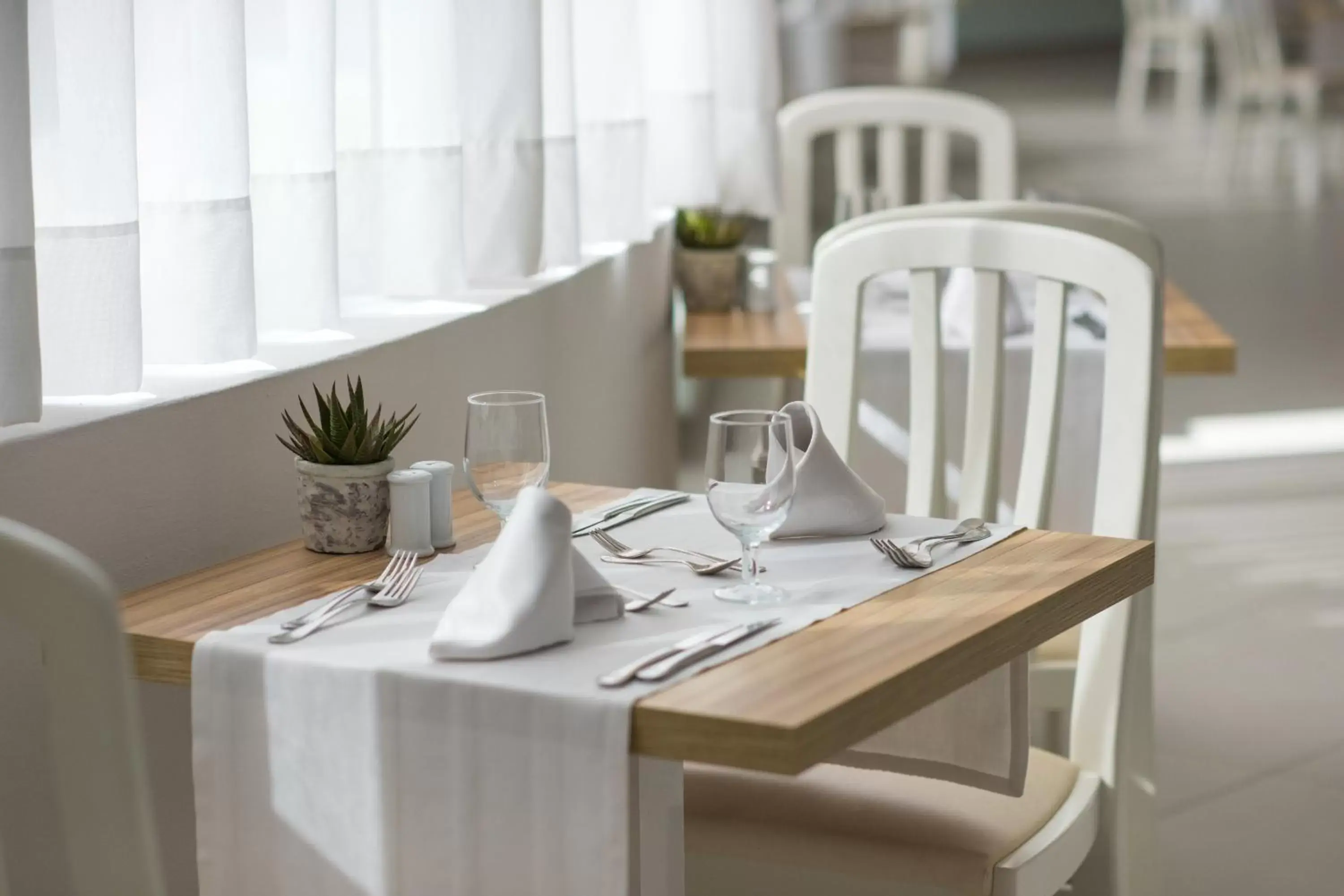 Restaurant/places to eat in Iberostar Waves Bouganville Playa Restaurant/places to eat in Iberostar Waves Bouganville Playa