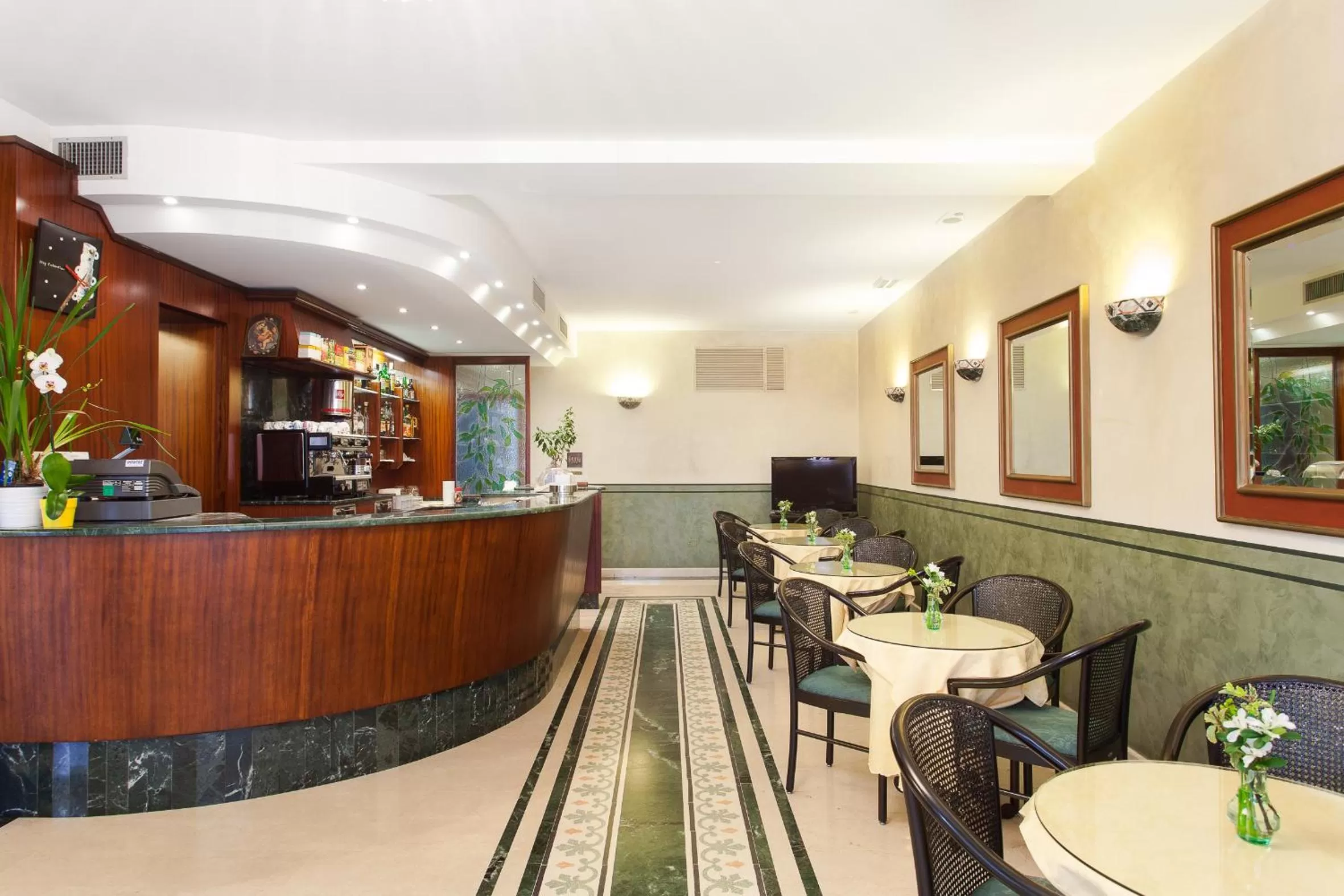 Lounge or bar in Hotel Gambara