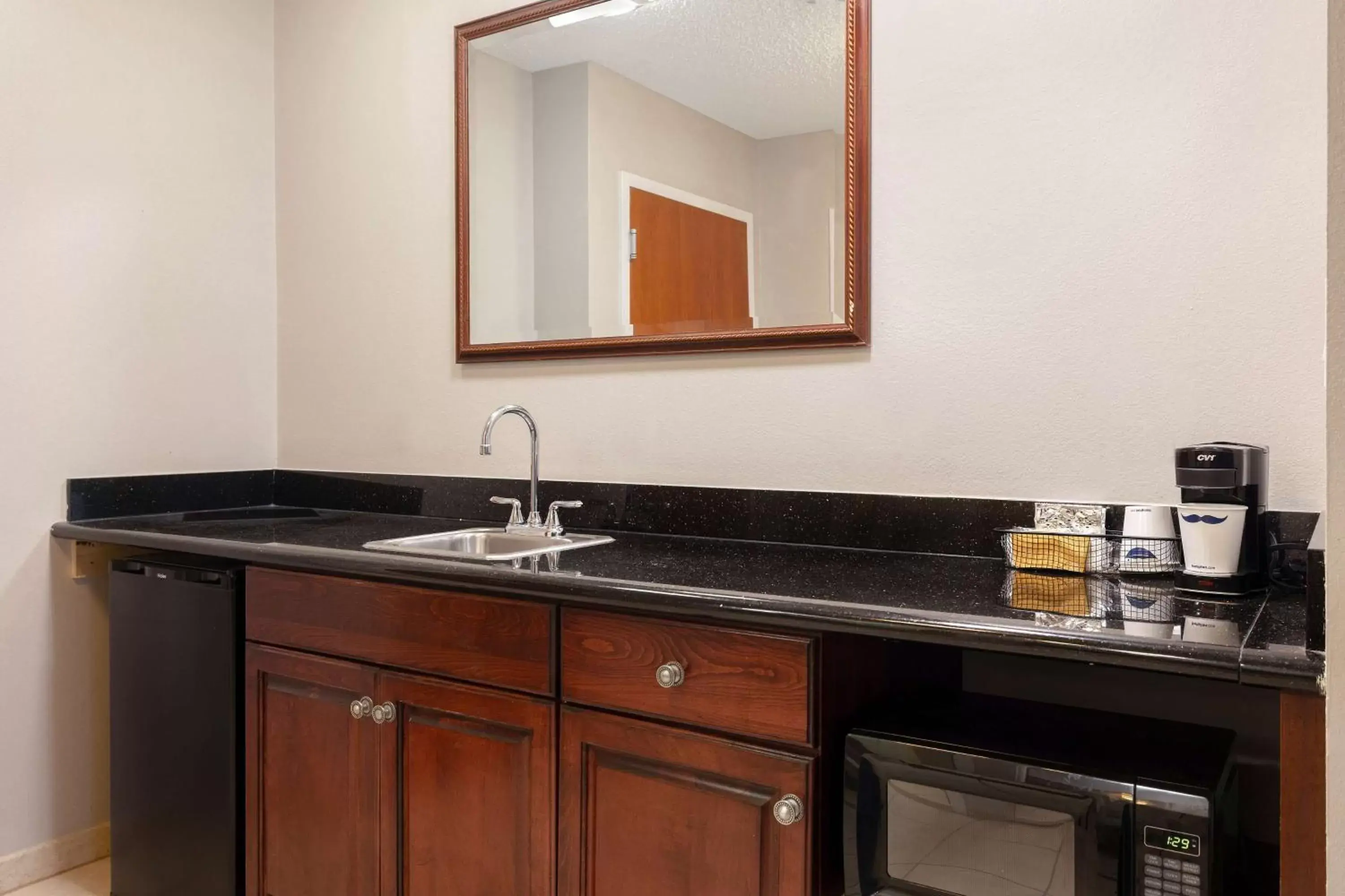 Other, Kitchen/Kitchenette in Hampton Inn Victoria