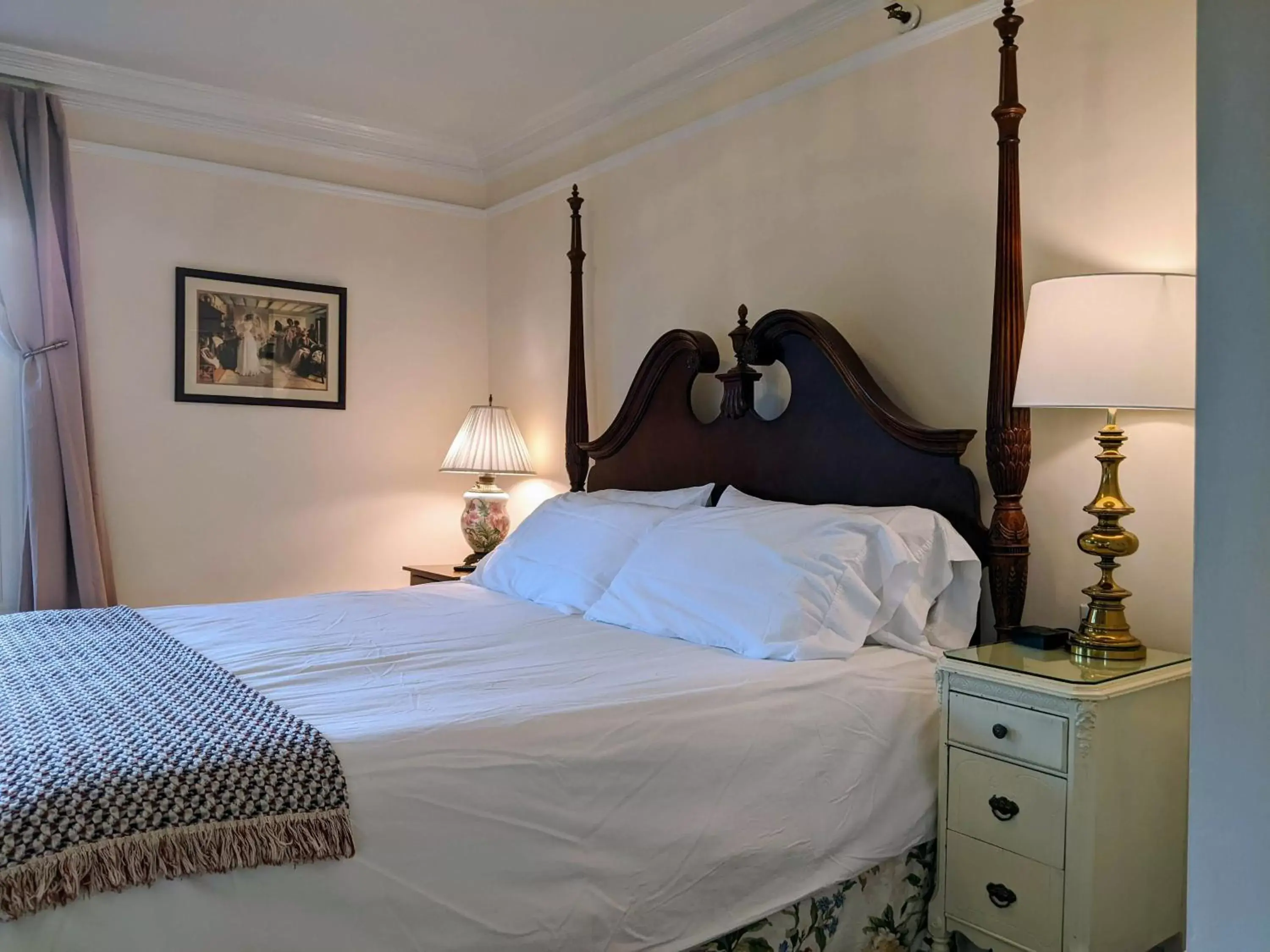 Bed in Stanton House Inn