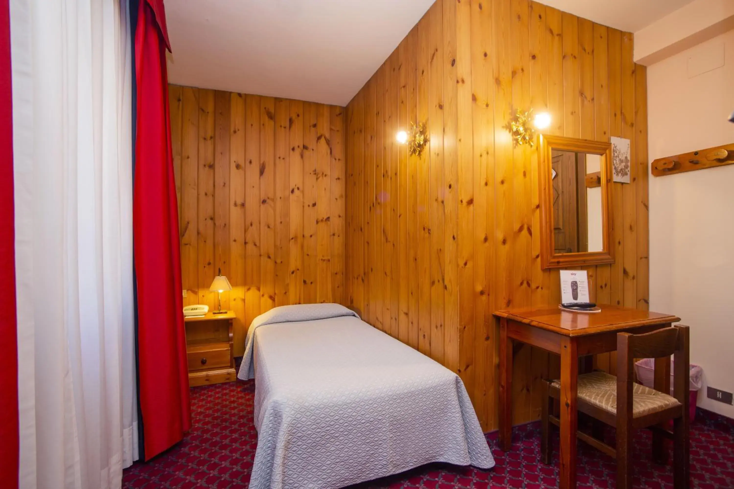 Photo of the whole room in Hotel Courmayeur