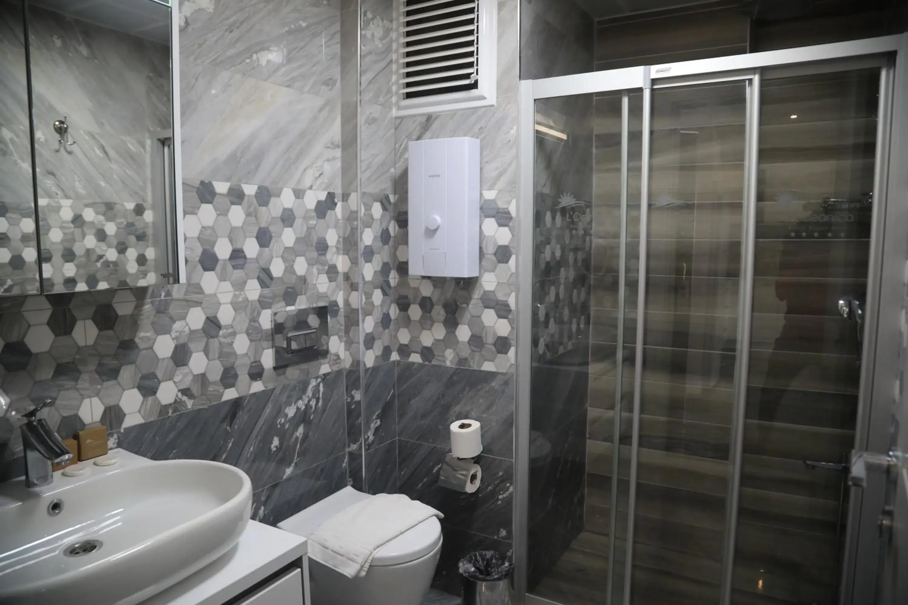 Shower, Bathroom in L'Oceanica Beach Resort