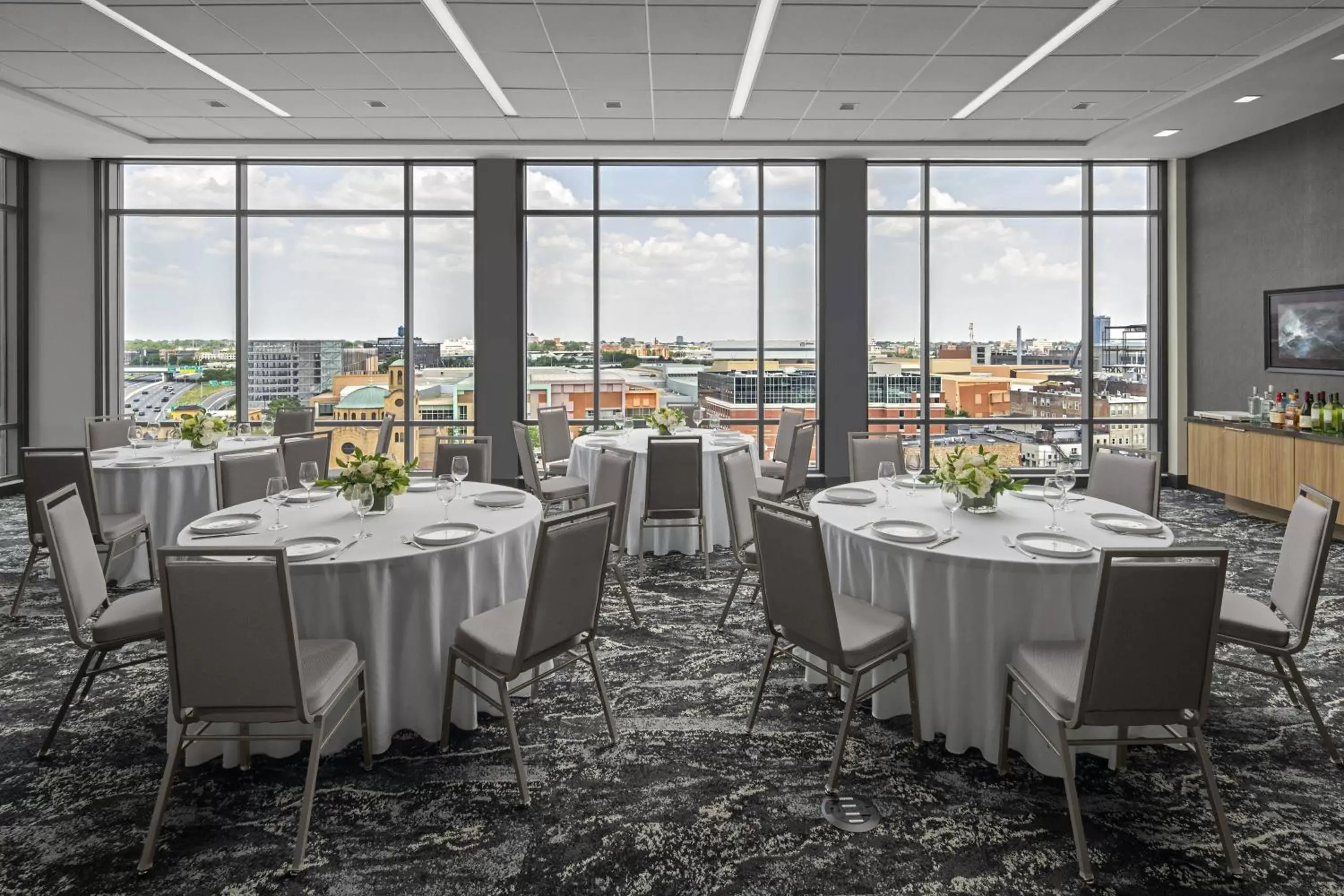 Meeting/conference room, Restaurant/Places to Eat in AC Hotel by Marriott Columbus Downtown