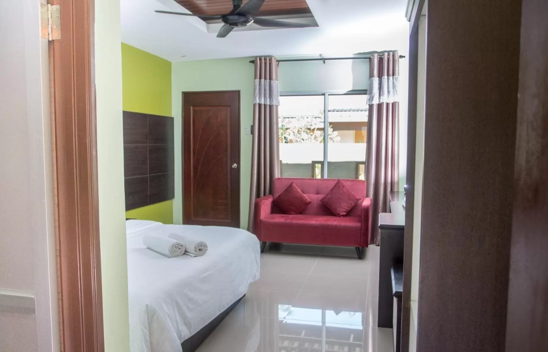 Living room, Bed in Chuu Pun Village Resort