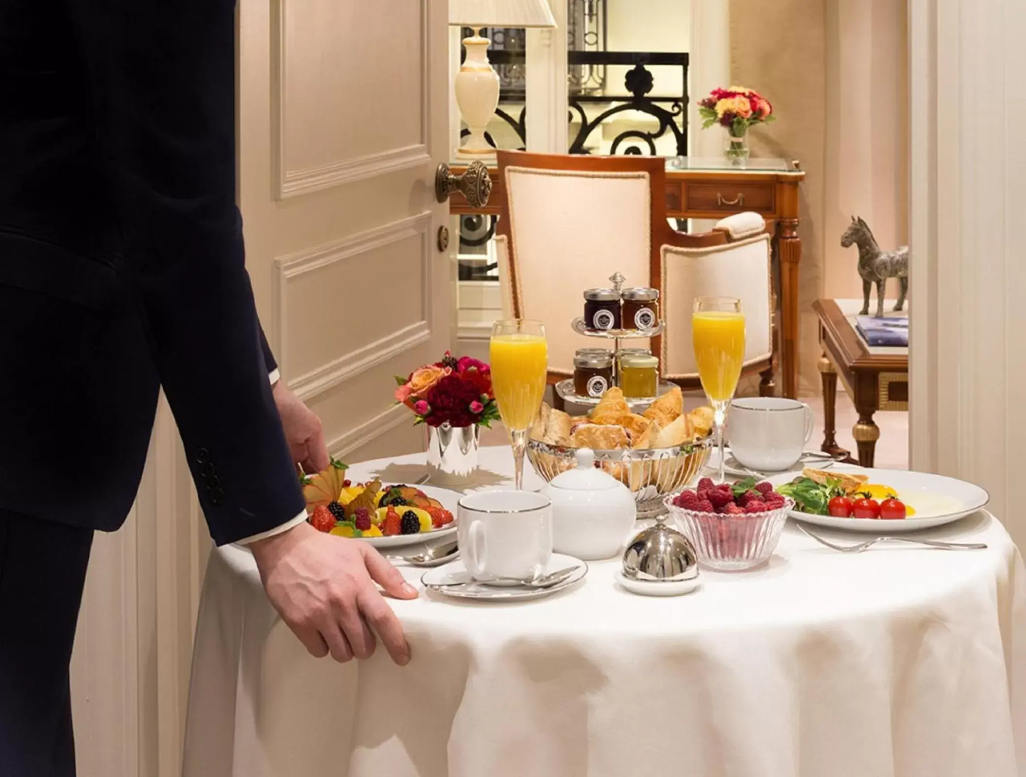 Breakfast in Hotel Splendide Royal Paris - Relais & Châteaux