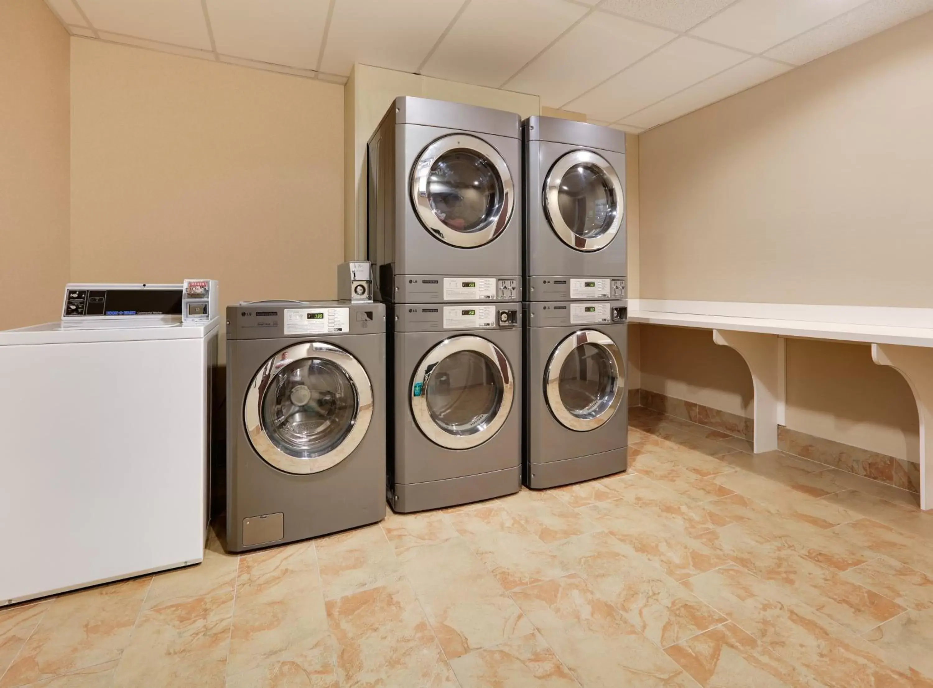 Other, Kitchen/Kitchenette in Holiday Inn Plano-The Colony, an IHG Hotel