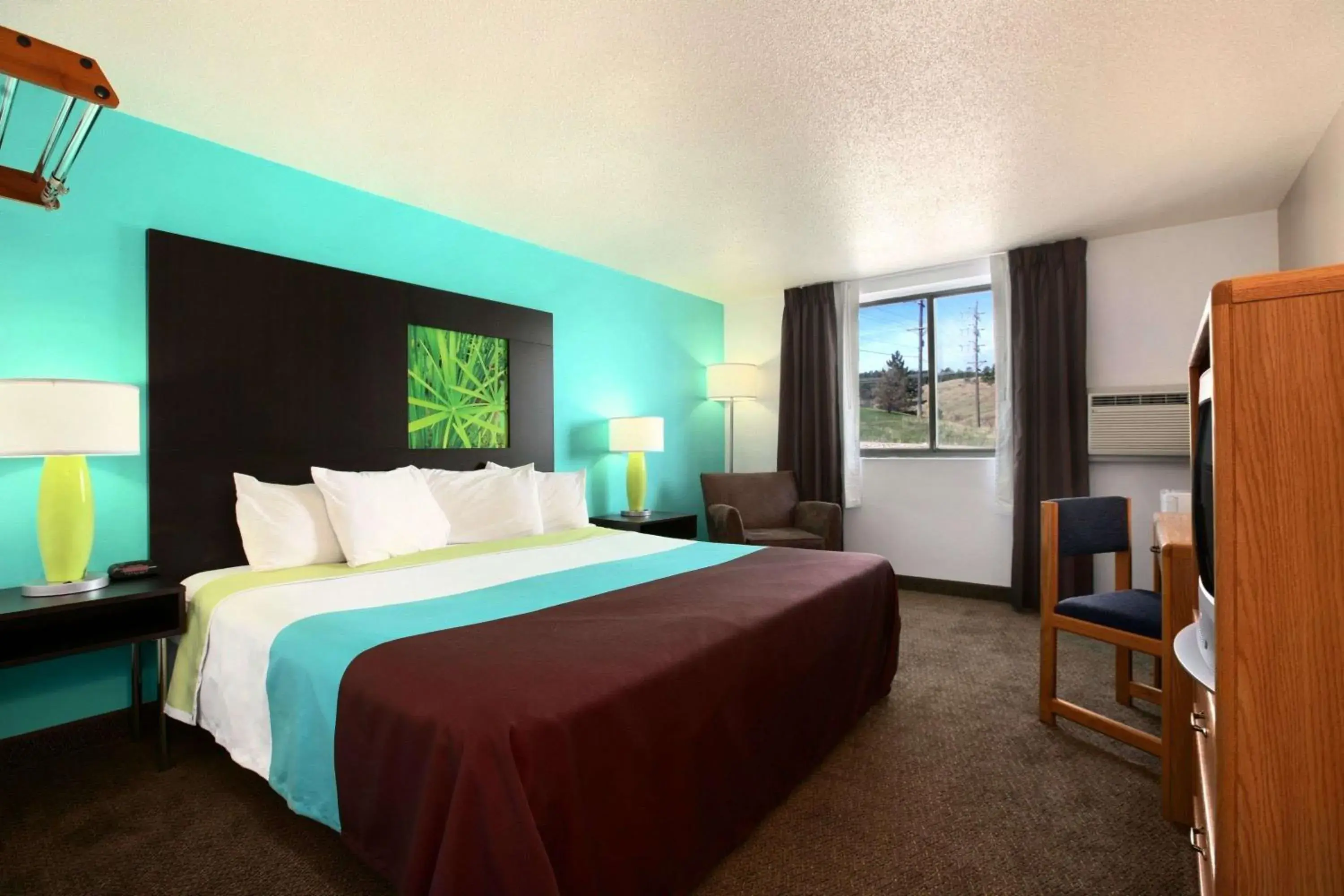 Photo of the whole room, Bed in Super 8 by Wyndham Rapid City Rushmore Rd