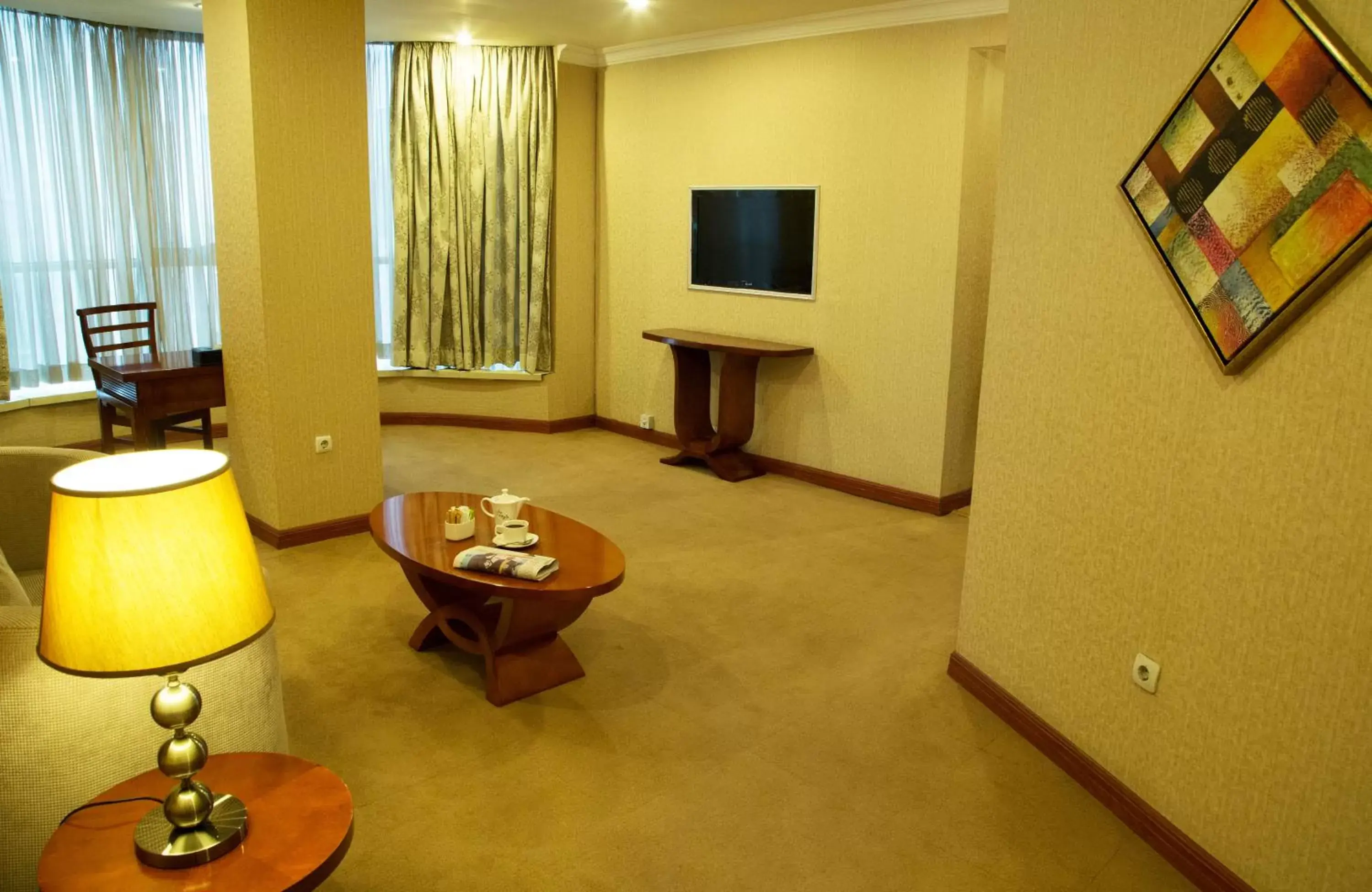 Bedroom, Lounge/Bar in Jupiter International Hotel - Cazanchis