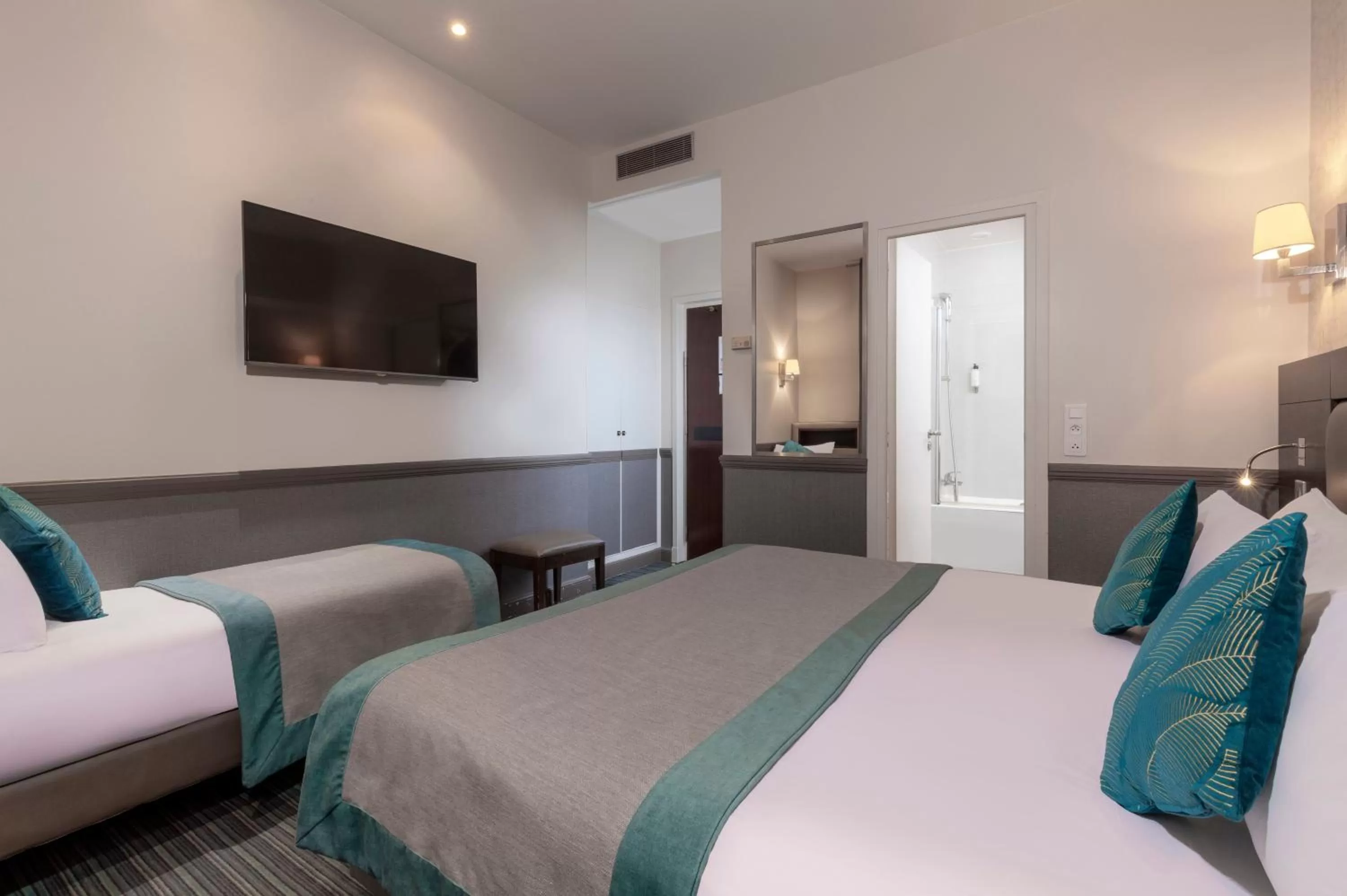 Bed in Elysées Ceramic