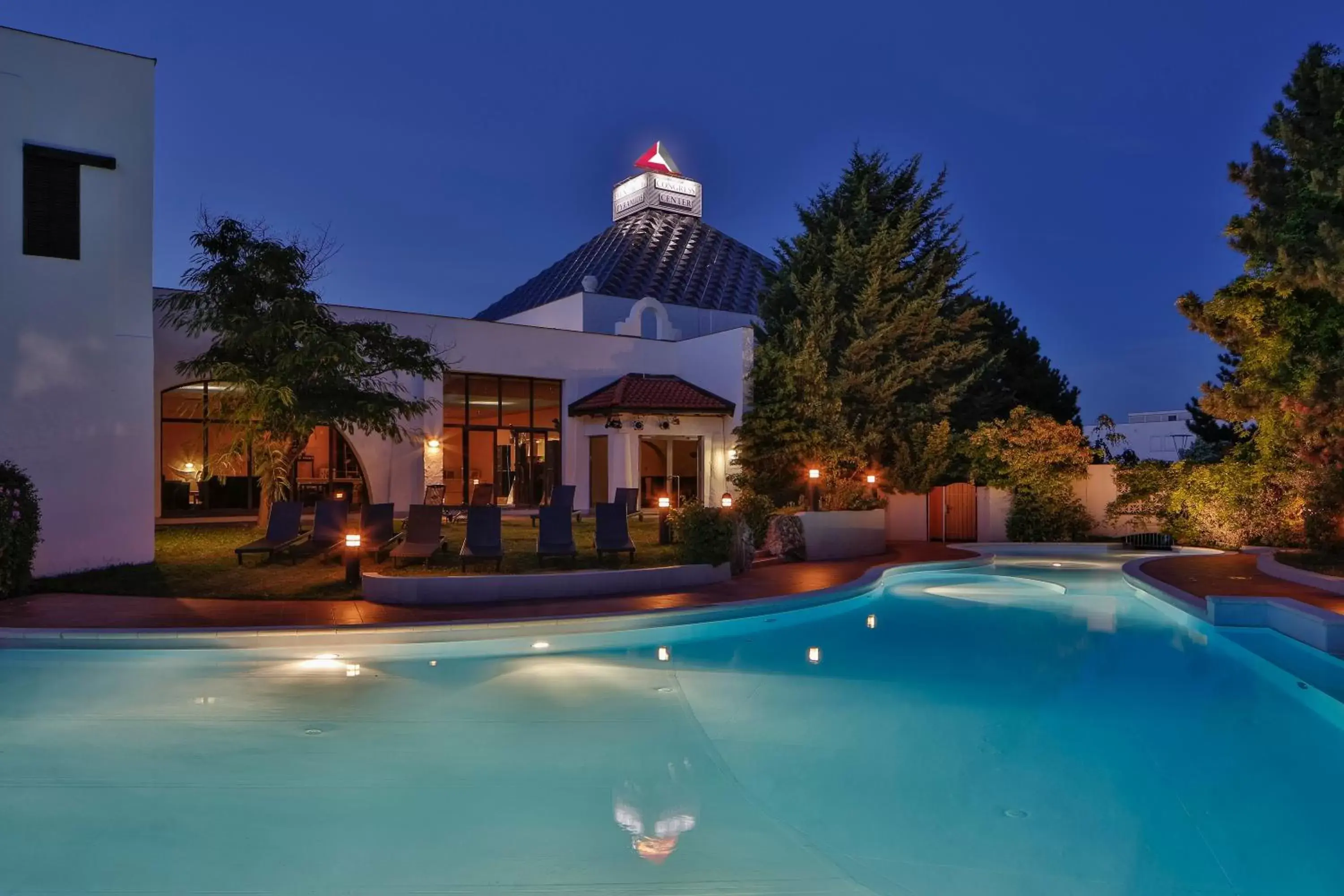 Garden, Swimming Pool in Eventhotel Pyramide