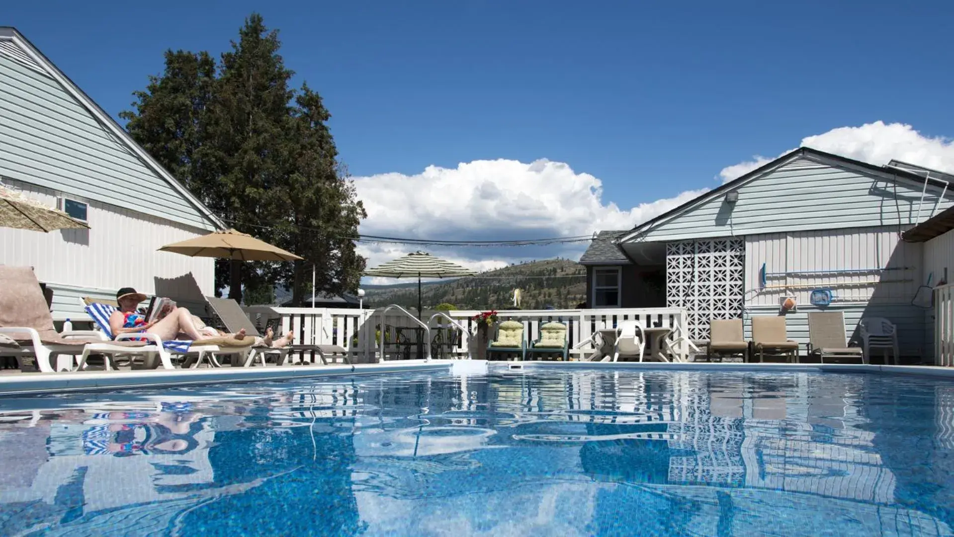 Swimming Pool in Valley Star Motel