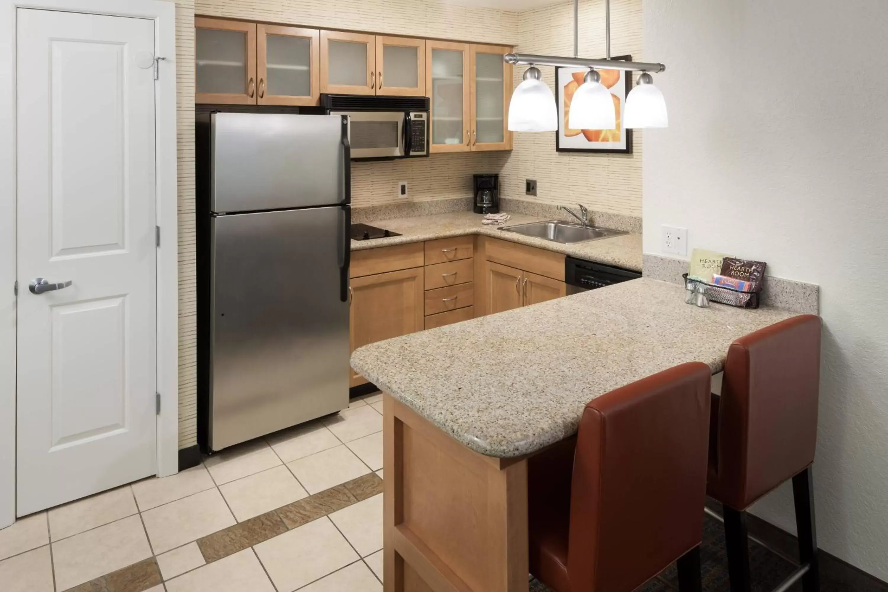 Bedroom, Kitchen/Kitchenette in Residence Inn Boston Marlborough