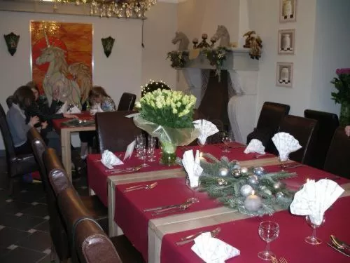 Restaurant/places to eat in Hotel Malcot