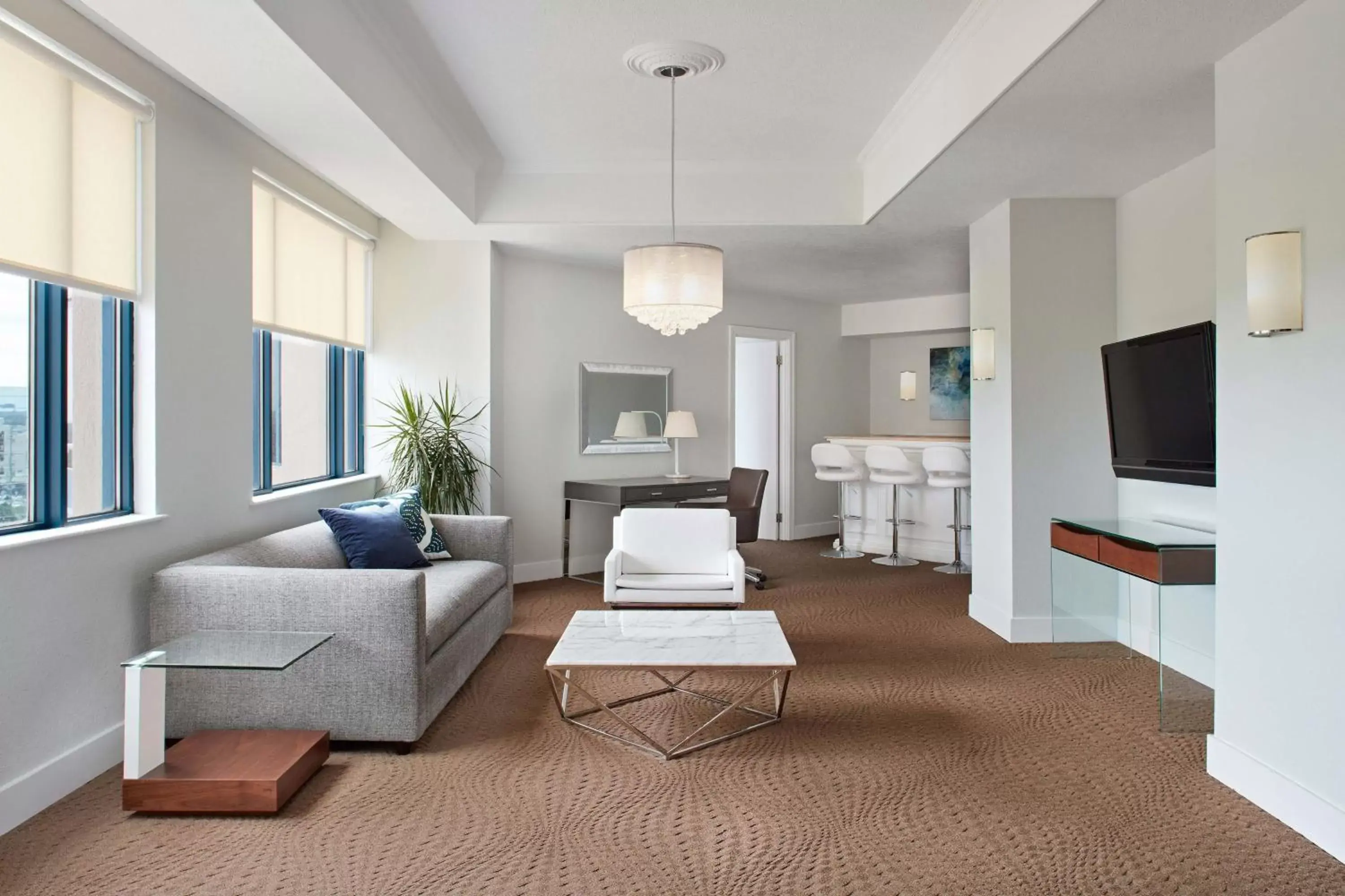 Living room, Seating Area in Sheraton Parkway Toronto North Hotel & Suites