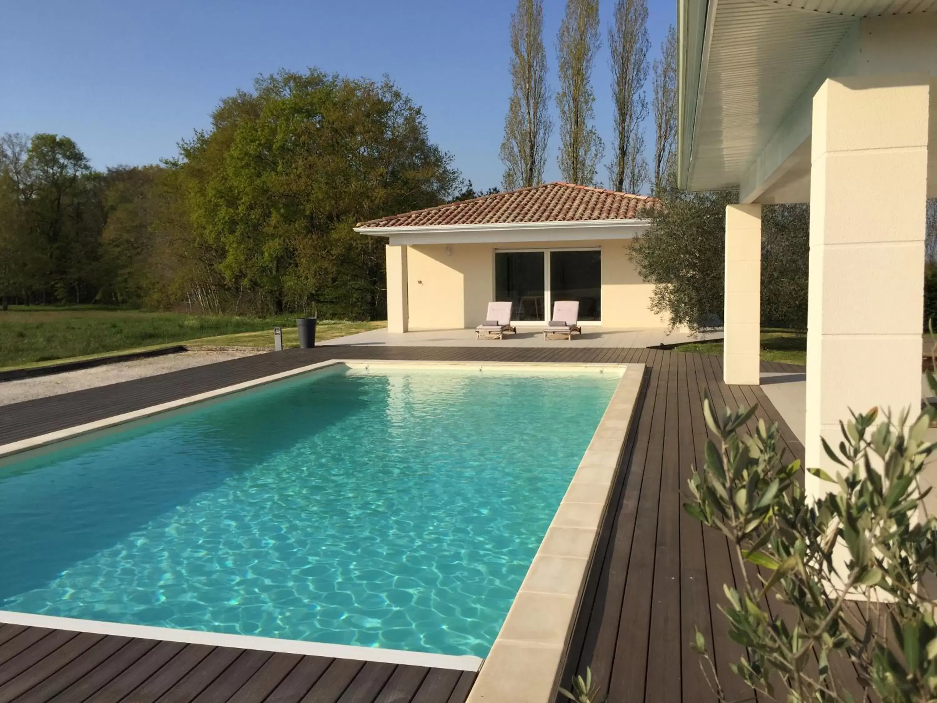 Property building, Swimming Pool in Chambre d'hôtes Ama